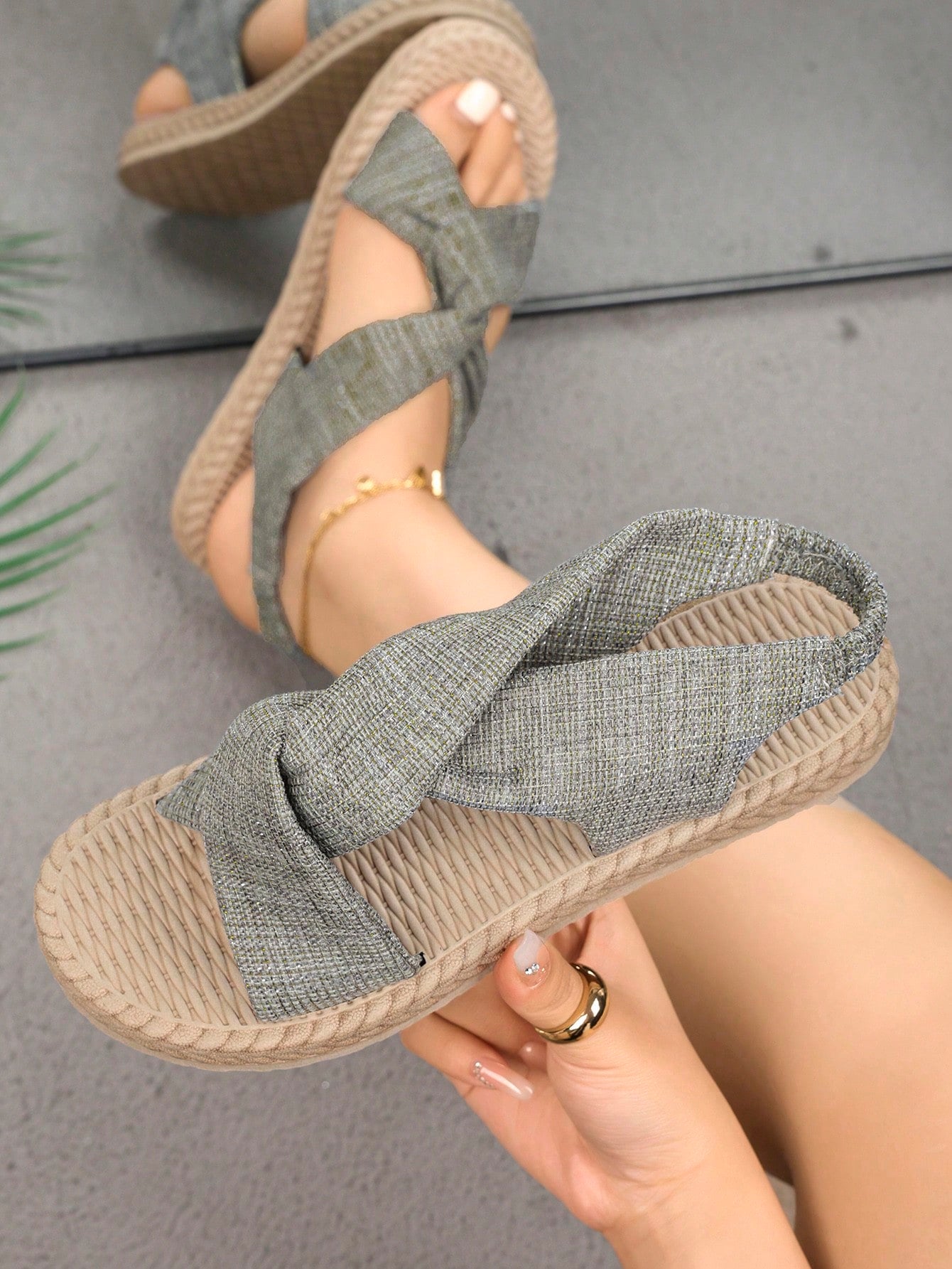 Women's Crossed Fabric Straps Lightweight Outdoor Sandals