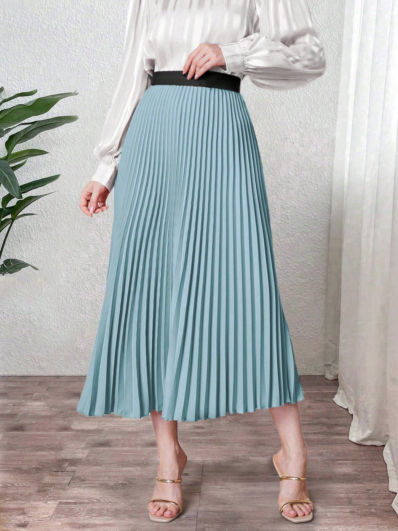 Contrast Color High-Waist Pleated Skirt