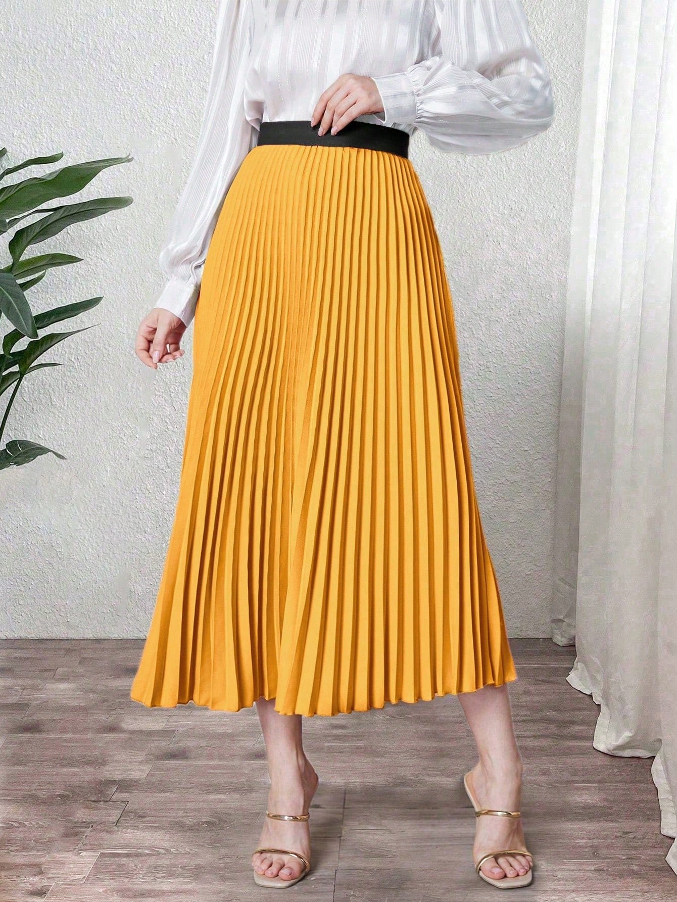 Contrast Color High-Waist Pleated Skirt