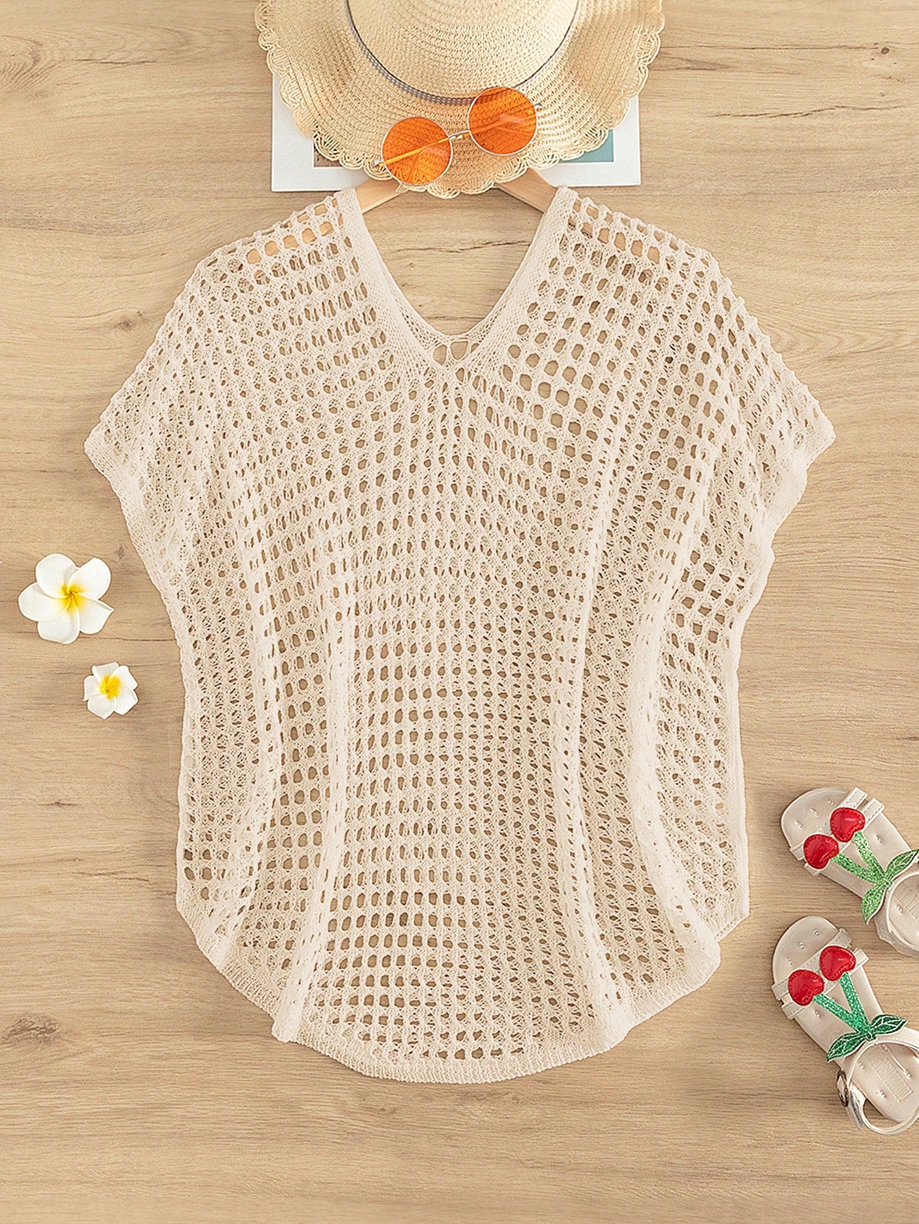 New Summer Arrival For Tween Girls: Hollow Out Geometric Pattern Knitted Cover Up. This Cover Up Combines Fashion And Personality Perfectly. The Simple And Modern Design Of Hollow Out Geometric Patterns Shows The Fashion Taste Of Young Girls, Giving Peopl