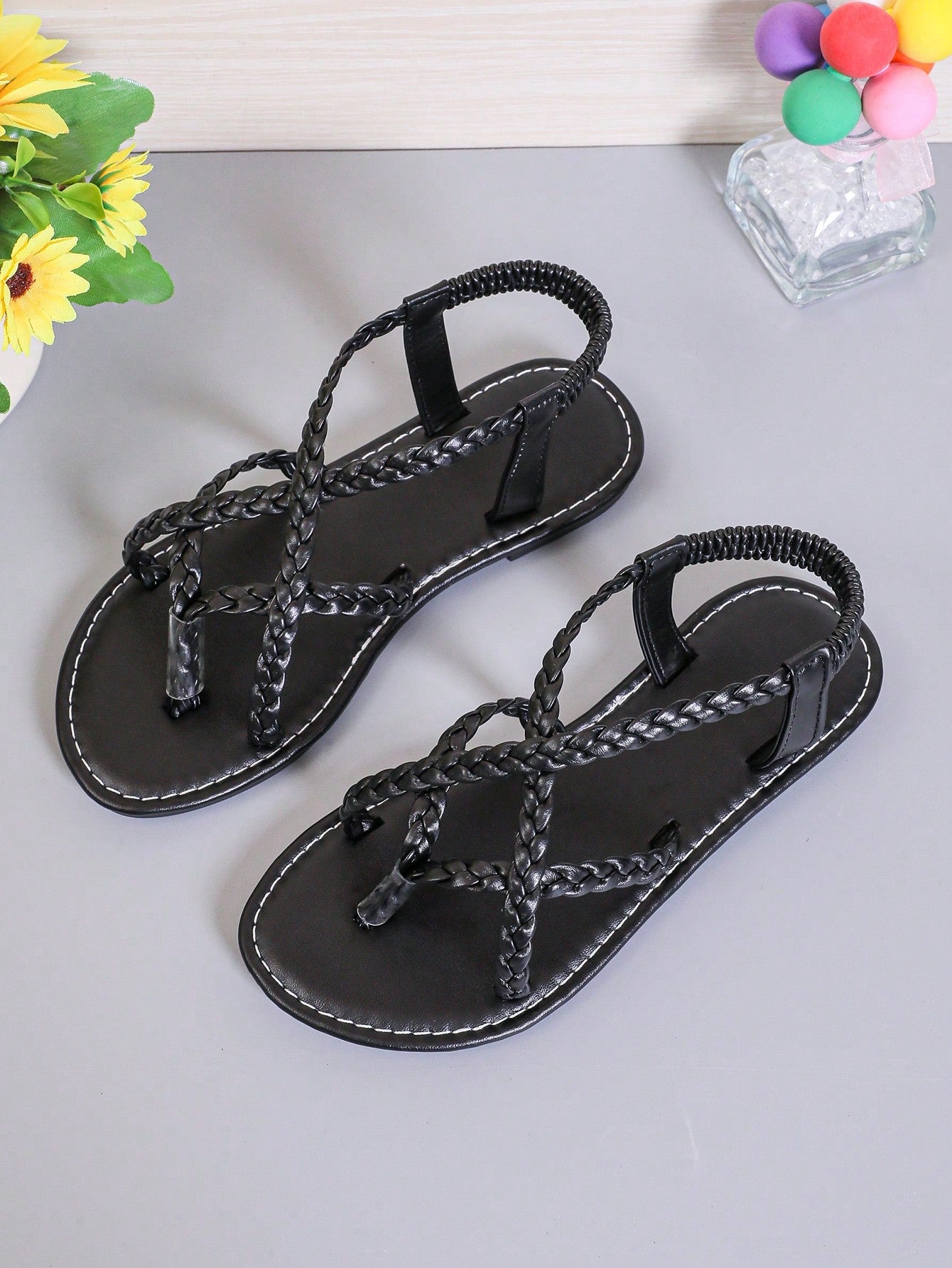 1pair Girls" Roman Style Sandals, Cross-Braided PU Strap, Elastic Heel Strap, Anti-Slip & Lightweight TPR Sole, Cute Vacation Beach Flat Shoes, Suitable For Boys And Girls Aged 8 And Above, Summer