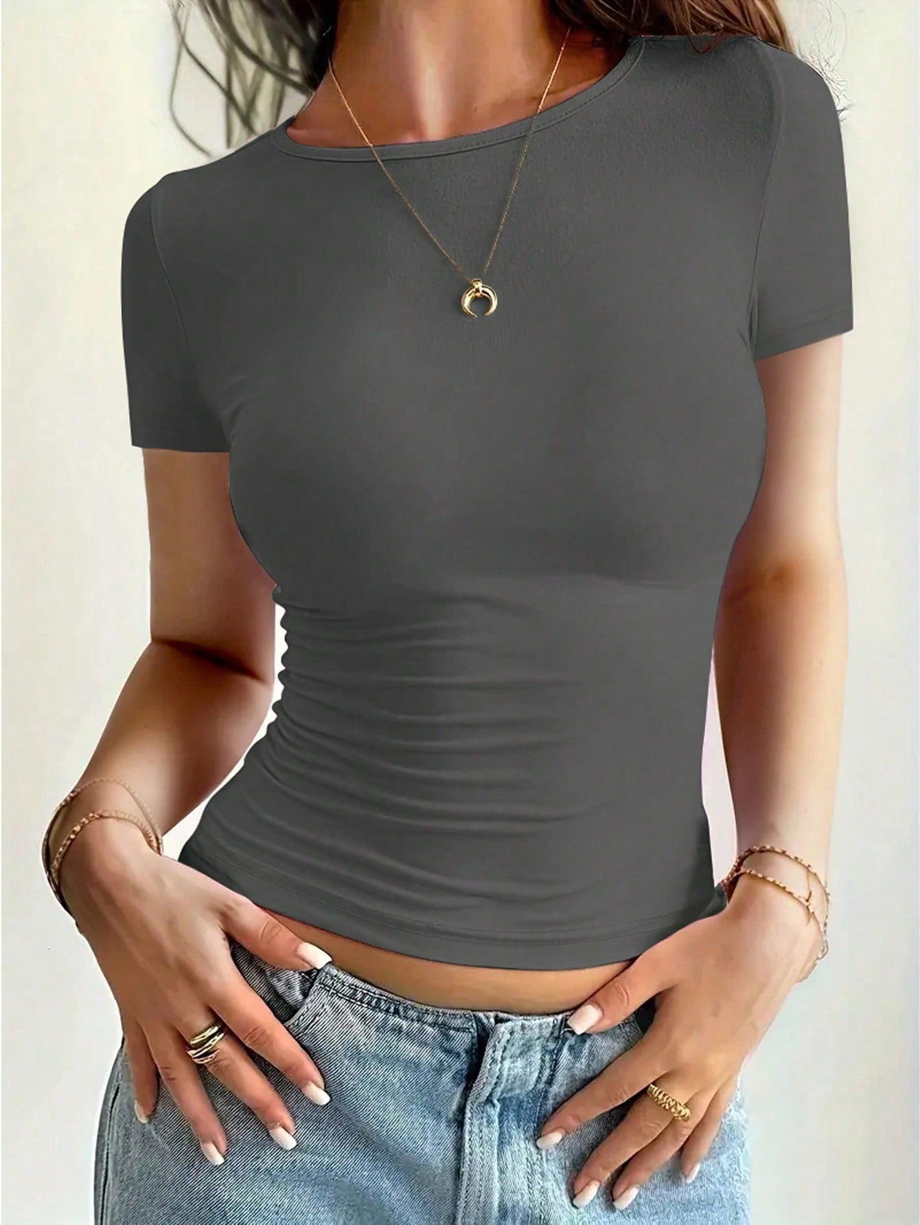 Ladies' Simple Solid Color Round Neck T-Shirt For Daily Wear