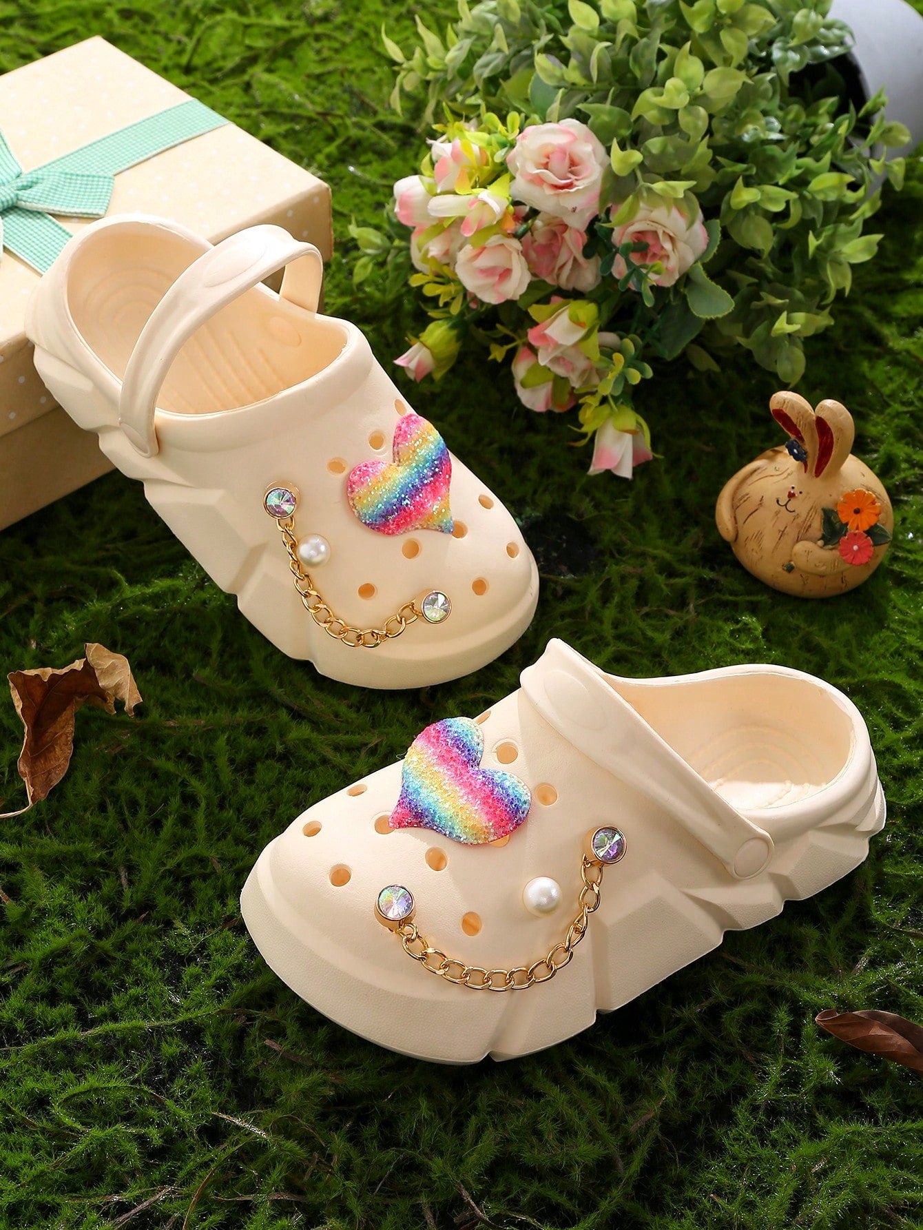 Casual Breathable Clogs With Cute Cartoon Charms For Girls, Quick Drying Lightweight Anti Slip Clogs For Indoor Outdoor Shower Beach Pool, All Seasons