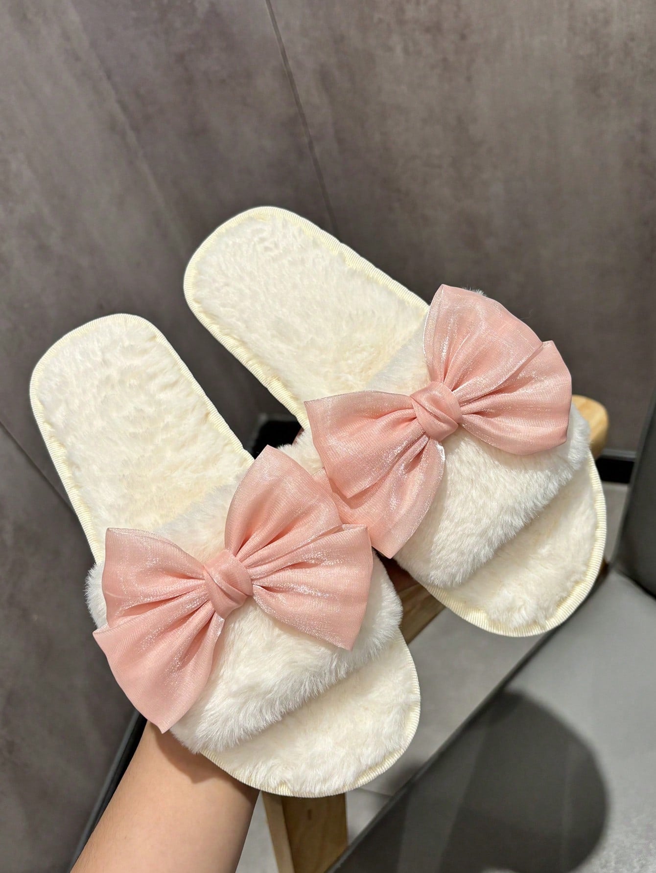 Women's Elegant White Plush Bow Yellow Flat Plush Slipper, Perfect For Valentine's Day Party And Home Use