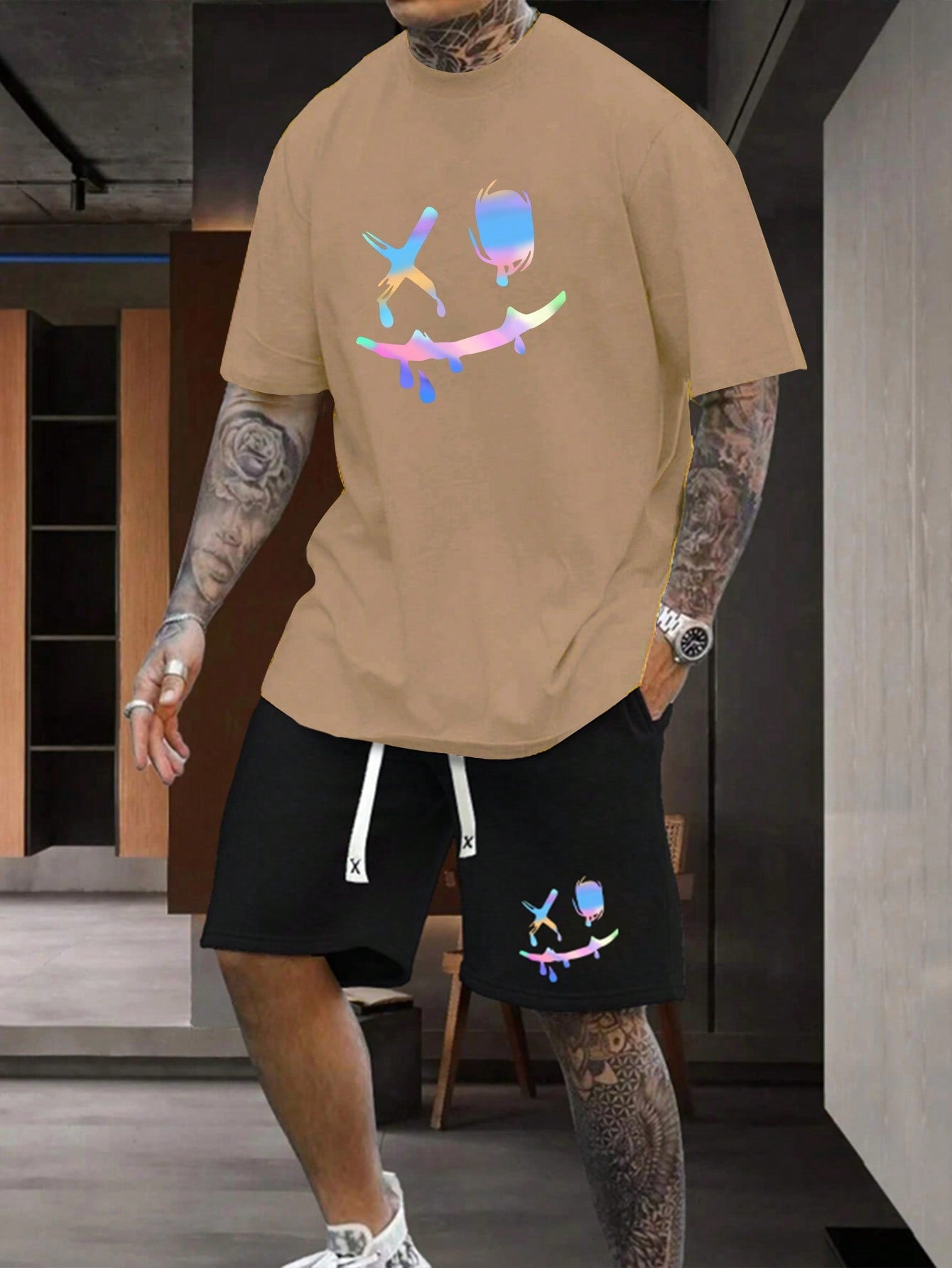 Men Cartoon Graphic Tee & Drawstring Waist Shorts