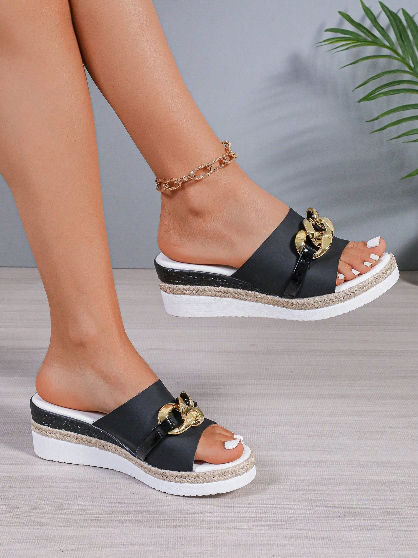 Women Woven Platform Sandals 2024 Summer New Braided Jute Wedge Slippers Thick Bottom Metal Chain Waterproof Platform Flip Flops Daily Wear White Sandals