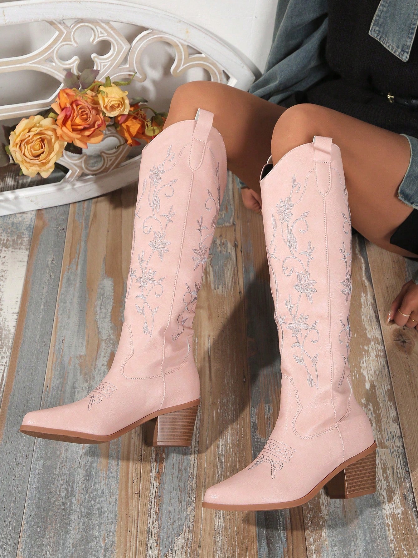 2024 New Spring/Autumn Women's Plus Size Outdoor Fashionable Embroidered Western Style Boots, Knee-High Cowboy Boots