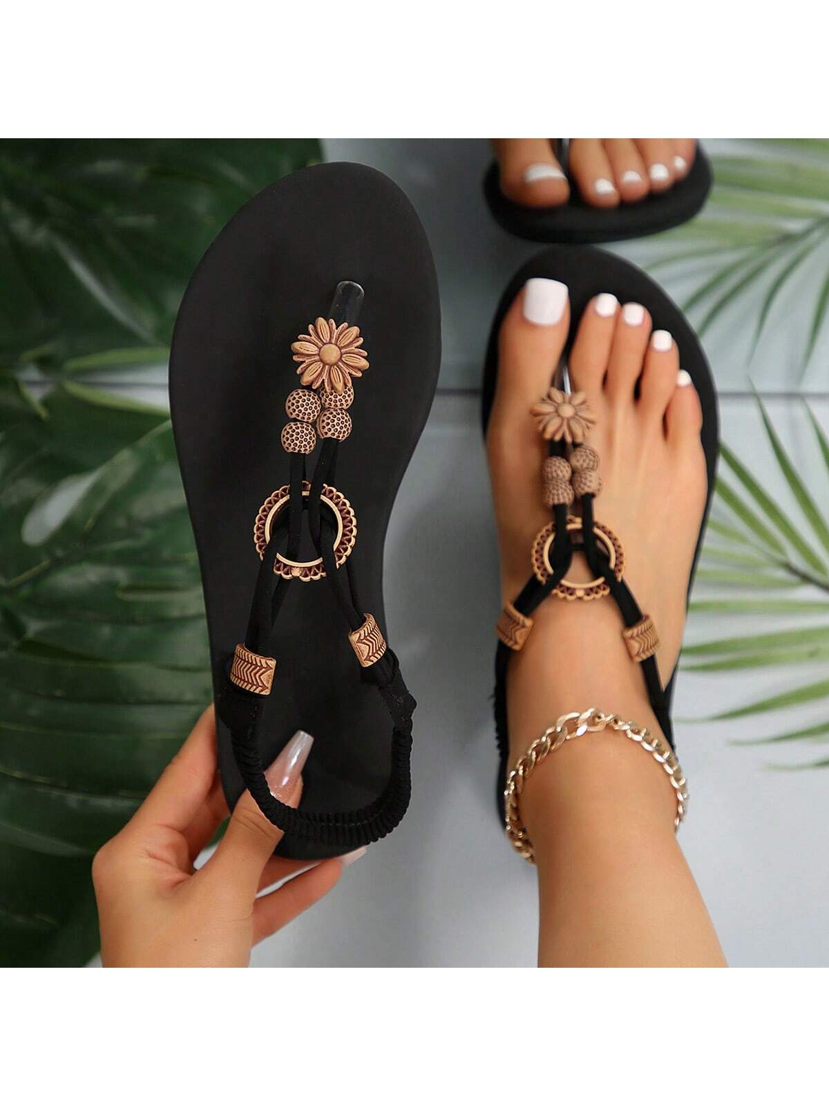 There Are Various Styles Of Sandals. You Can Always Find A Pair Of Shoes That Suits You.