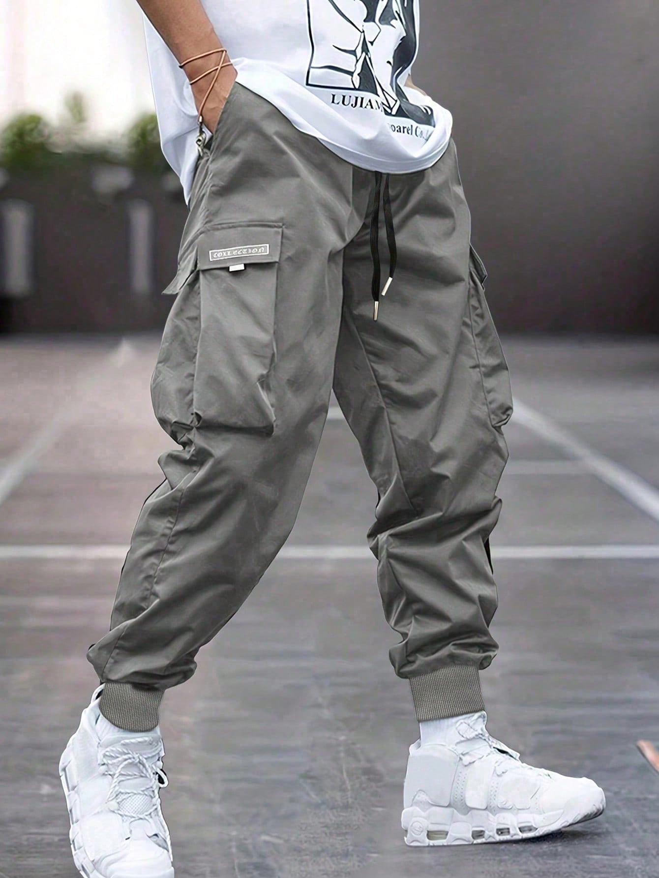 Men Letter Graphic Flap Pocket Drawstring Waist Cargo Pants