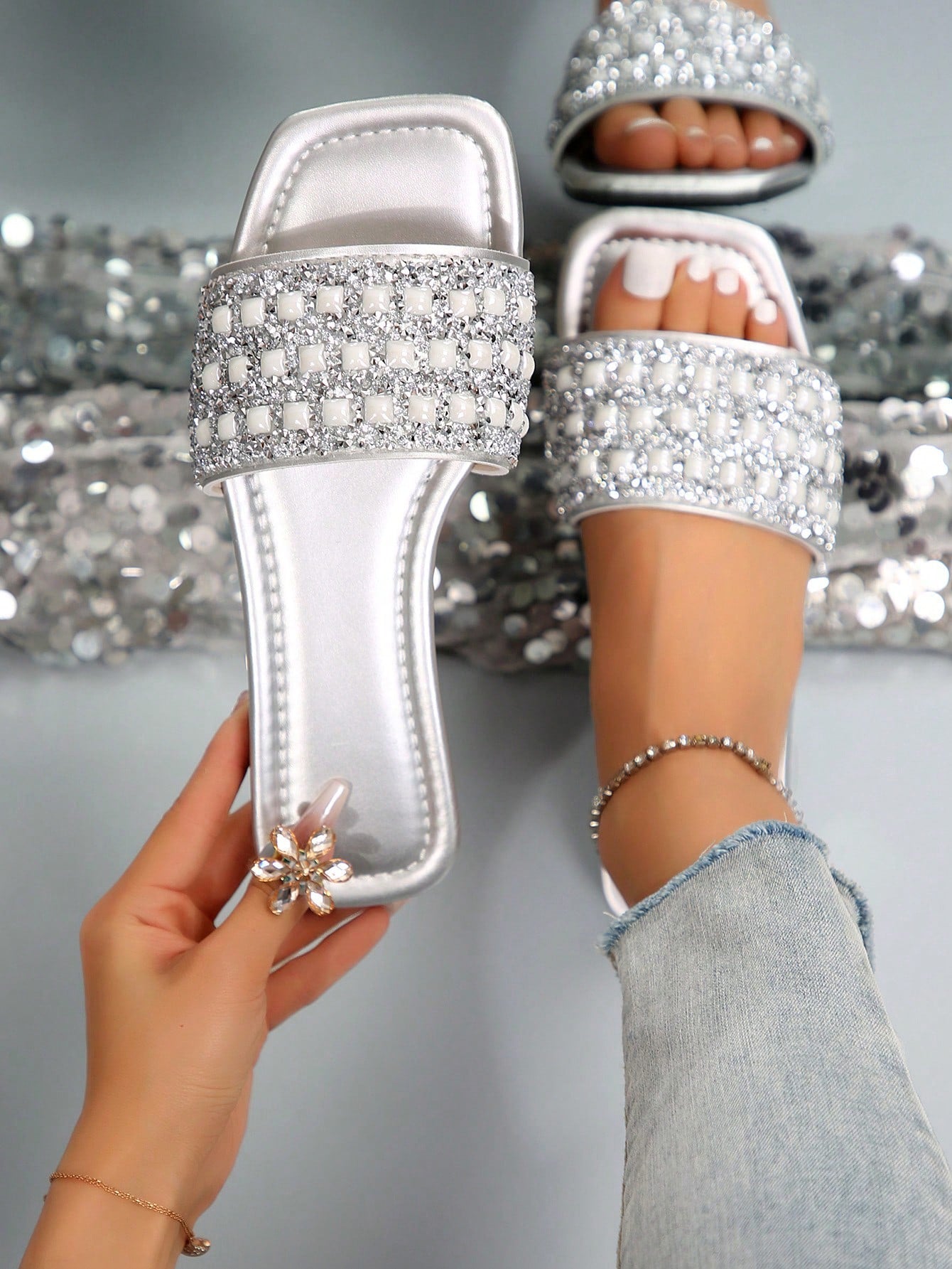 Women's Flat Sandals Plus Size Summer Beach Slippers With Rhinestone Decoration