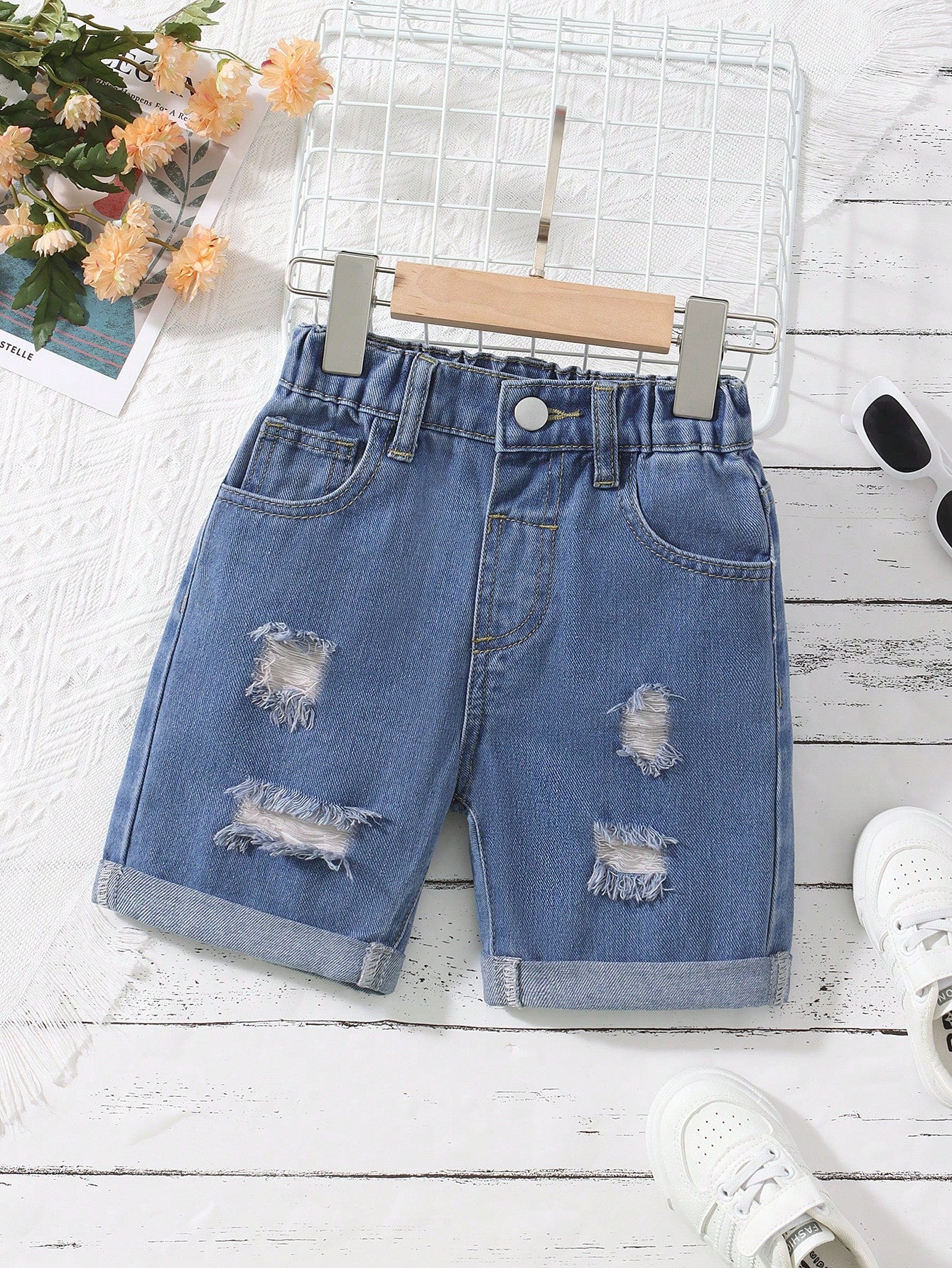 Young Girl's Daily Casual Light Wash Ripped Denim Shorts