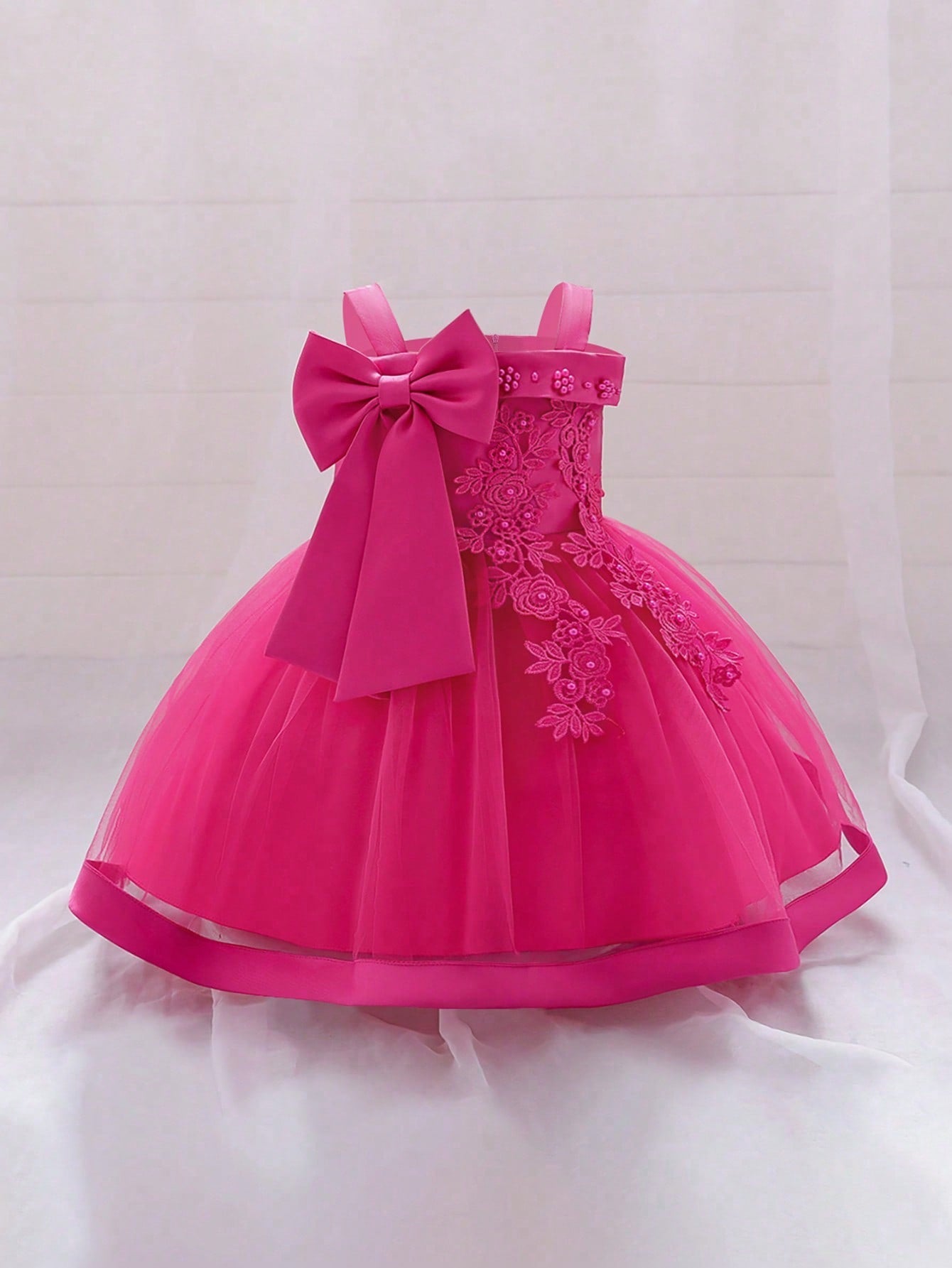 Young Girl Solid Color Tulle Spliced Satin Bowknot Decorated Sleeveless Fluffy Dress, Suitable For Birthday Party And Other Formal Occasions