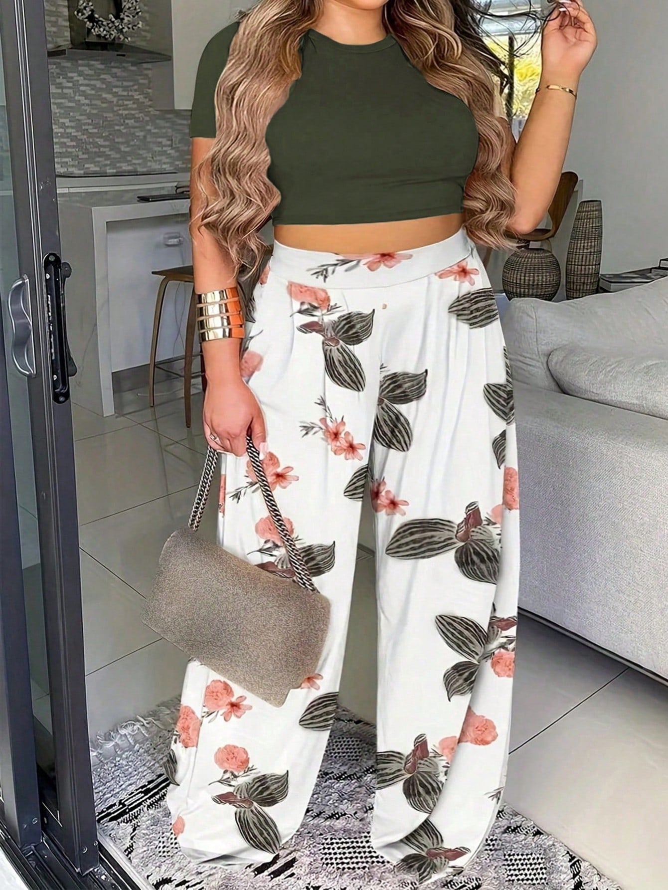 Plus Solid Crop Tee & Floral Print Wide Leg Pants