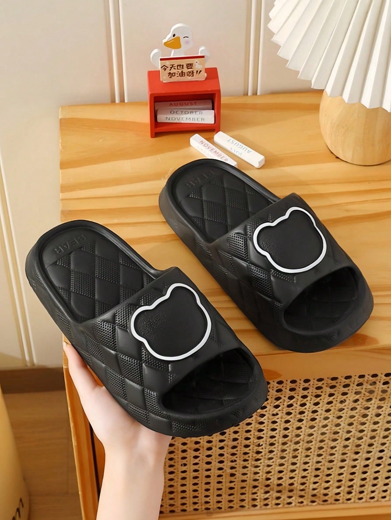 1pair Unisex Black Cartoon Slippers With Non-Slip & Waterproof Functions, Suitable For Indoor, Outdoor, Beach Use In Spring, Summer And Autumn