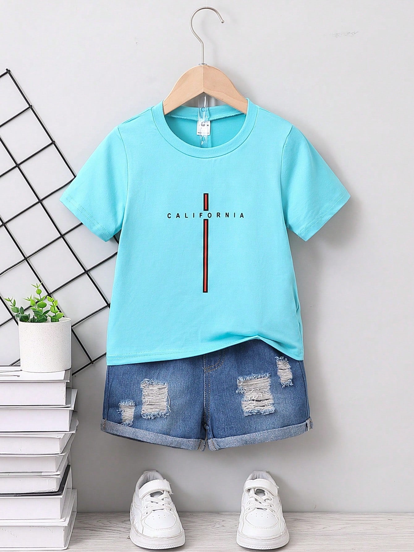 Young Boy 2pcs Simple English Letter Print Short Sleeve T-Shirt And Ripped Denim Shorts Set