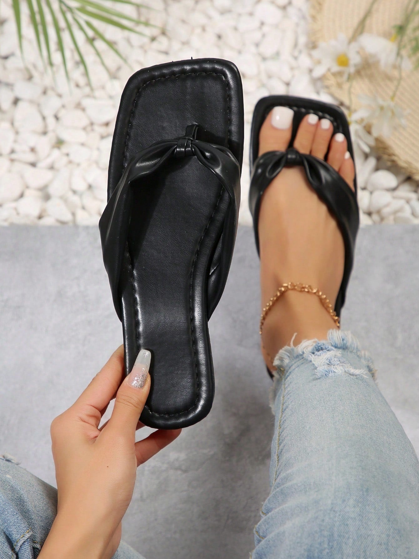 Women Minimalist Flat Sandals, Artificial Leather Glamorous Sandals