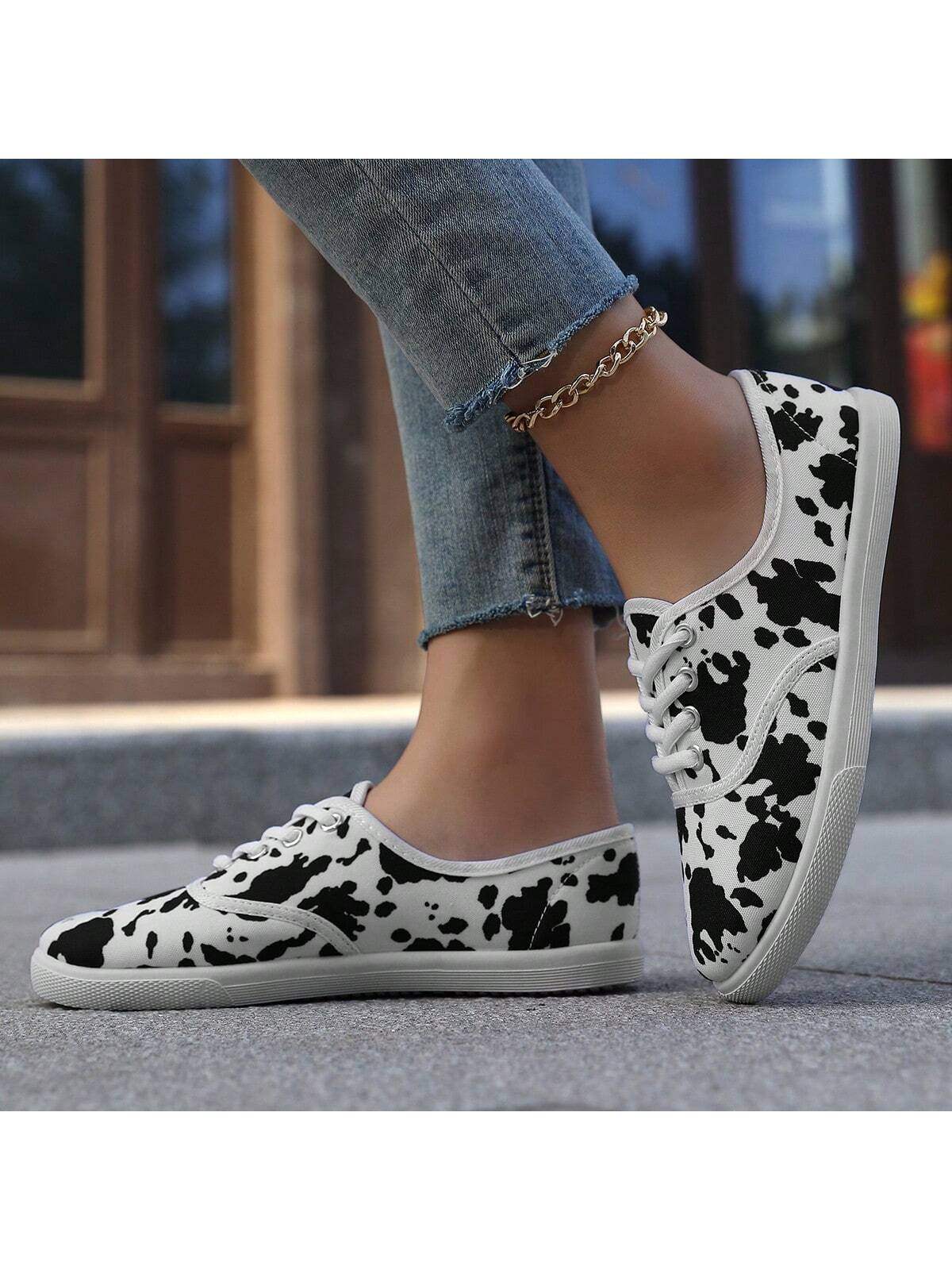 Couple Unisex Solid Color Canvas Shoes, Casual Outdoor Sneakers With Laces, Lightweight Low-Top White Shoes