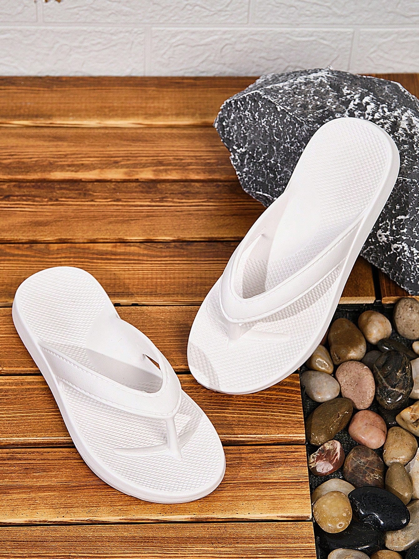 Ladies' Casual Slip-On Flat Sandals, Simple & Comfortable Height-Increasing Slippers, Fashionable For Photo-Taking, Travel & Vacation, Solid Color Plastic Slippers