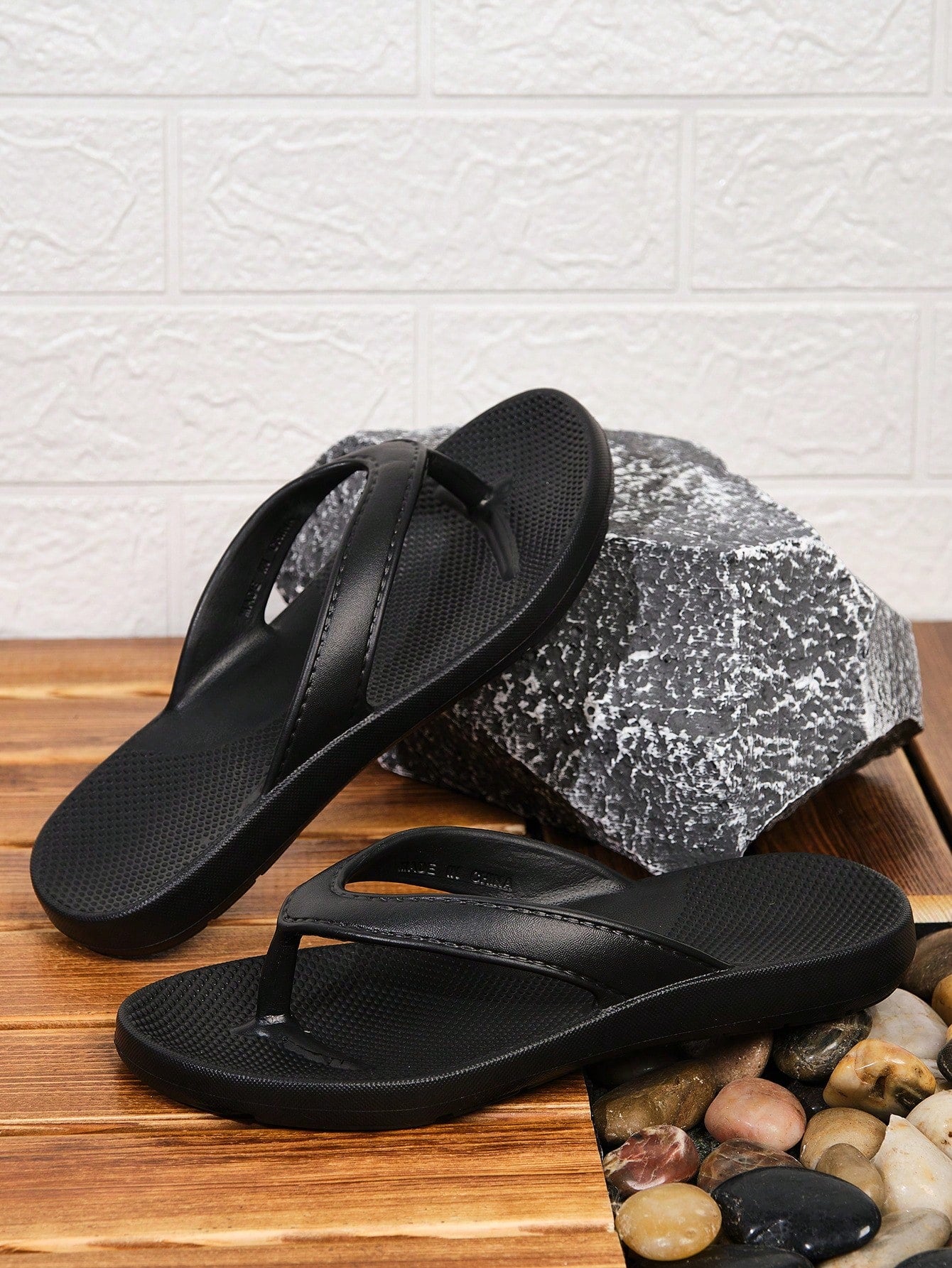 Ladies' Casual Slip-On Flat Sandals, Simple & Comfortable Height-Increasing Slippers, Fashionable For Photo-Taking, Travel & Vacation, Solid Color Plastic Slippers