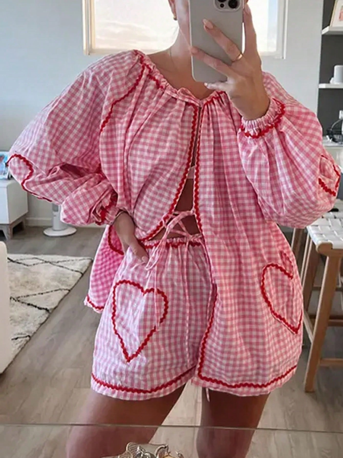 2024 Summer Women's Super Popular Pink & White Checkered Loose Heart Decor Weave Belt Bowknot Shirt And Shorts Cute Outfit, 2pcs/Set For Ladies