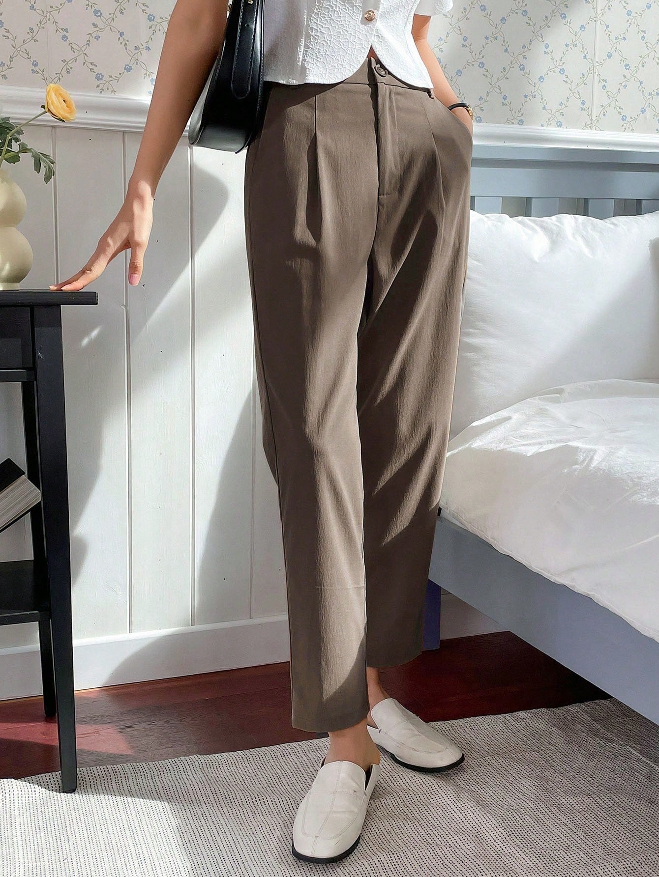 Plicated Detail Cropped Suit Pants