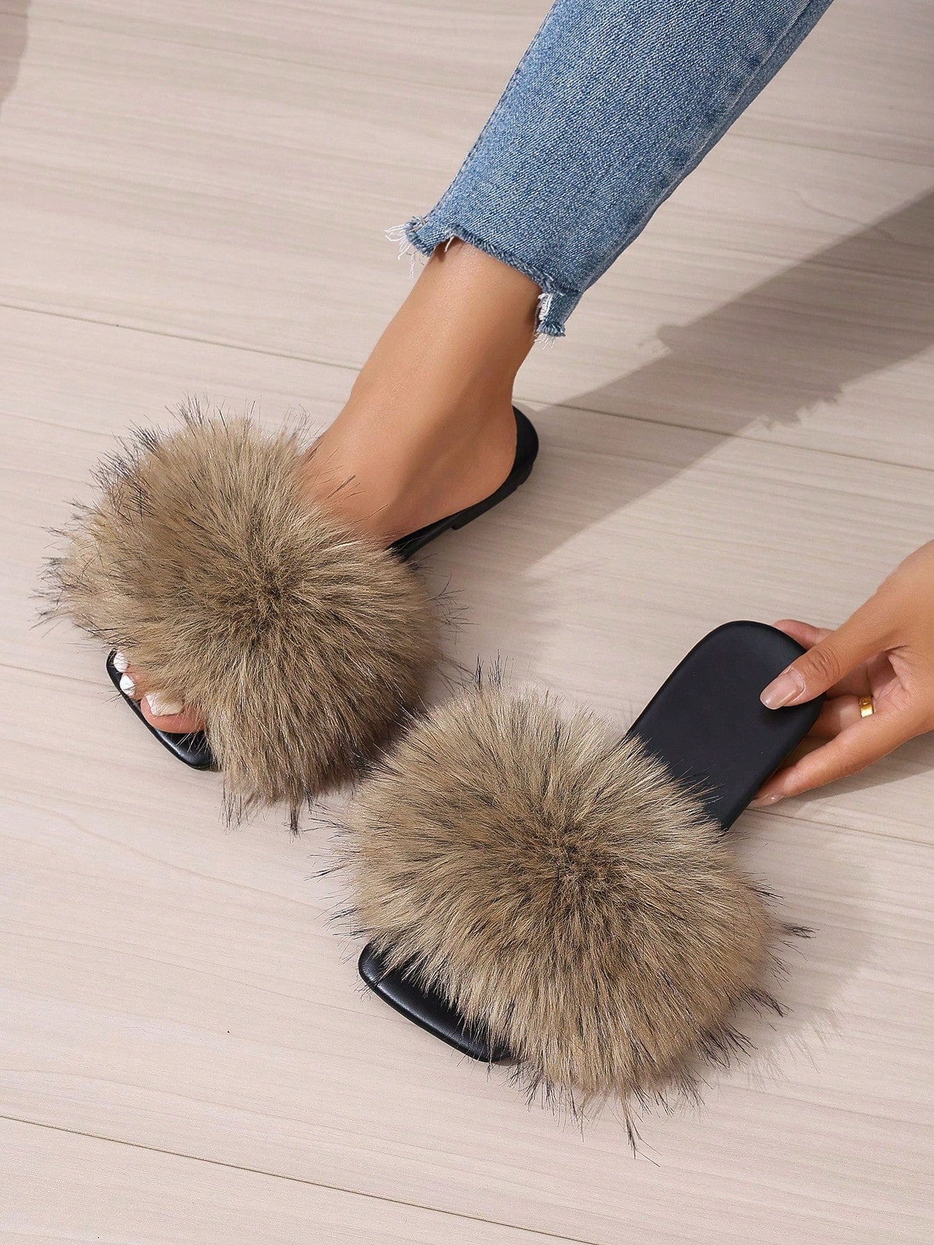 Women Fashionable And Comfortable Black Square Toe Open Toe Black And White Contrast Color Rabbit Fur Slip-On Flat Sandals, Thank You