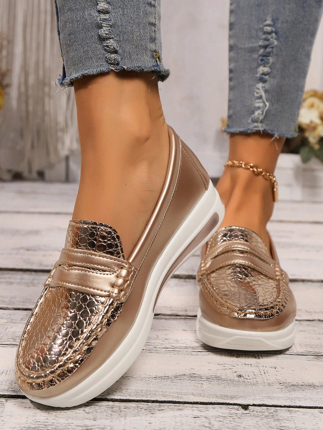 Women's Fashionable Light & Slip Resistant & Wear Resistant Slip-On Flat Metal Style Flats