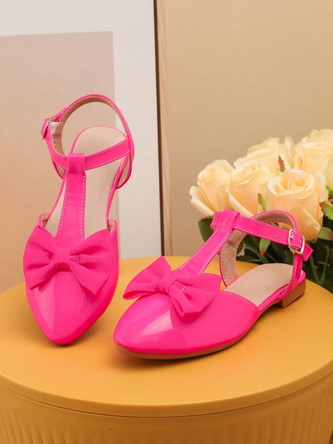 Fashionable Flat Sandals For Parties And Holidays