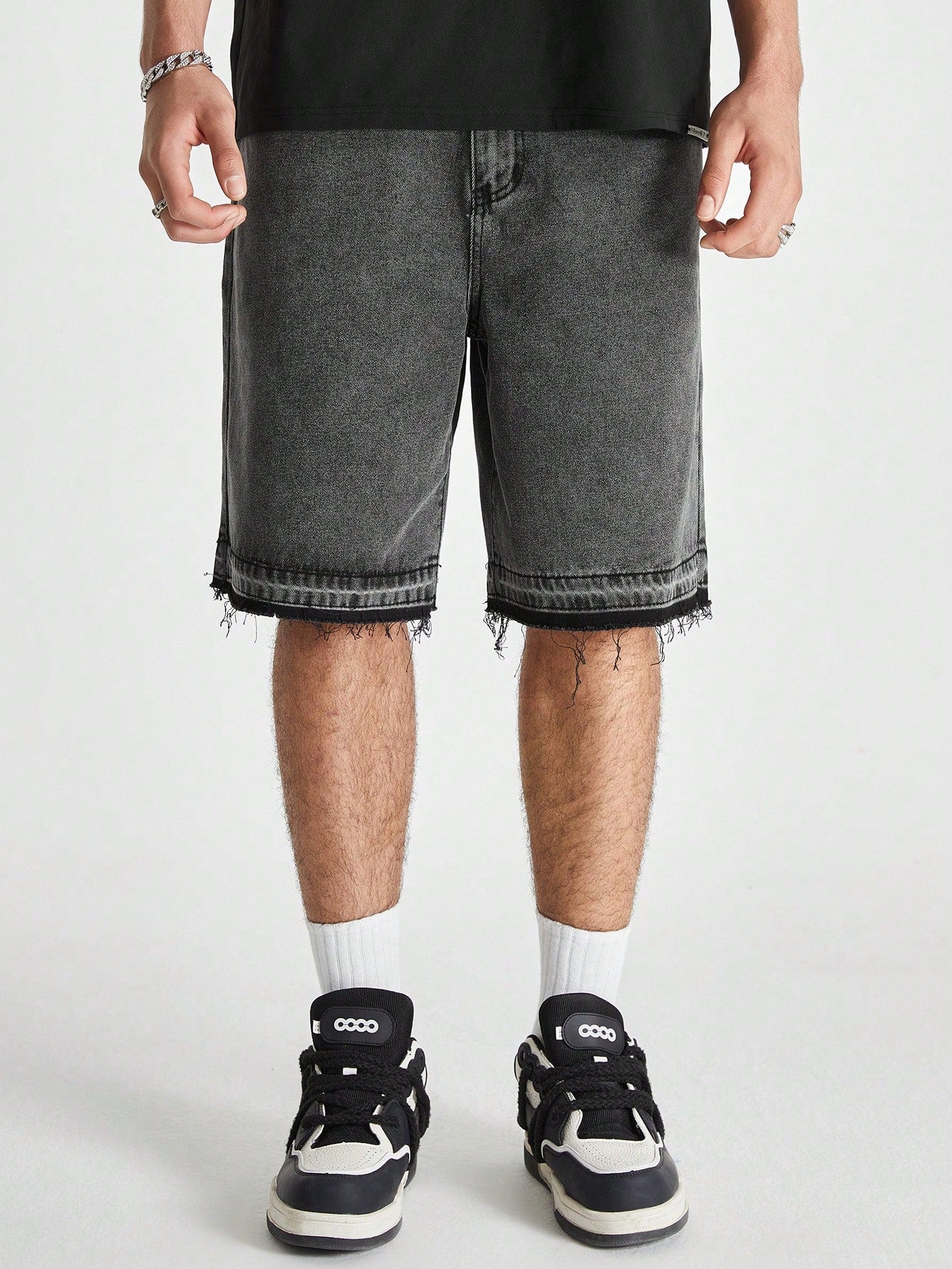 Men's Casual Denim Shorts With Frayed Hem And Patch Pockets