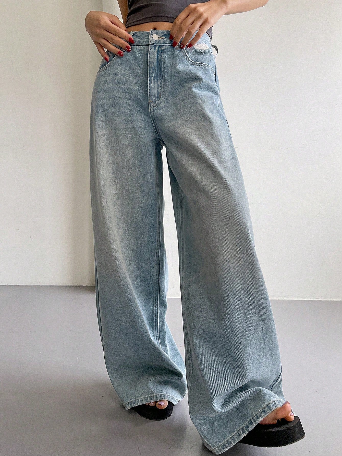 Women's Wide Leg Jeans With Pockets