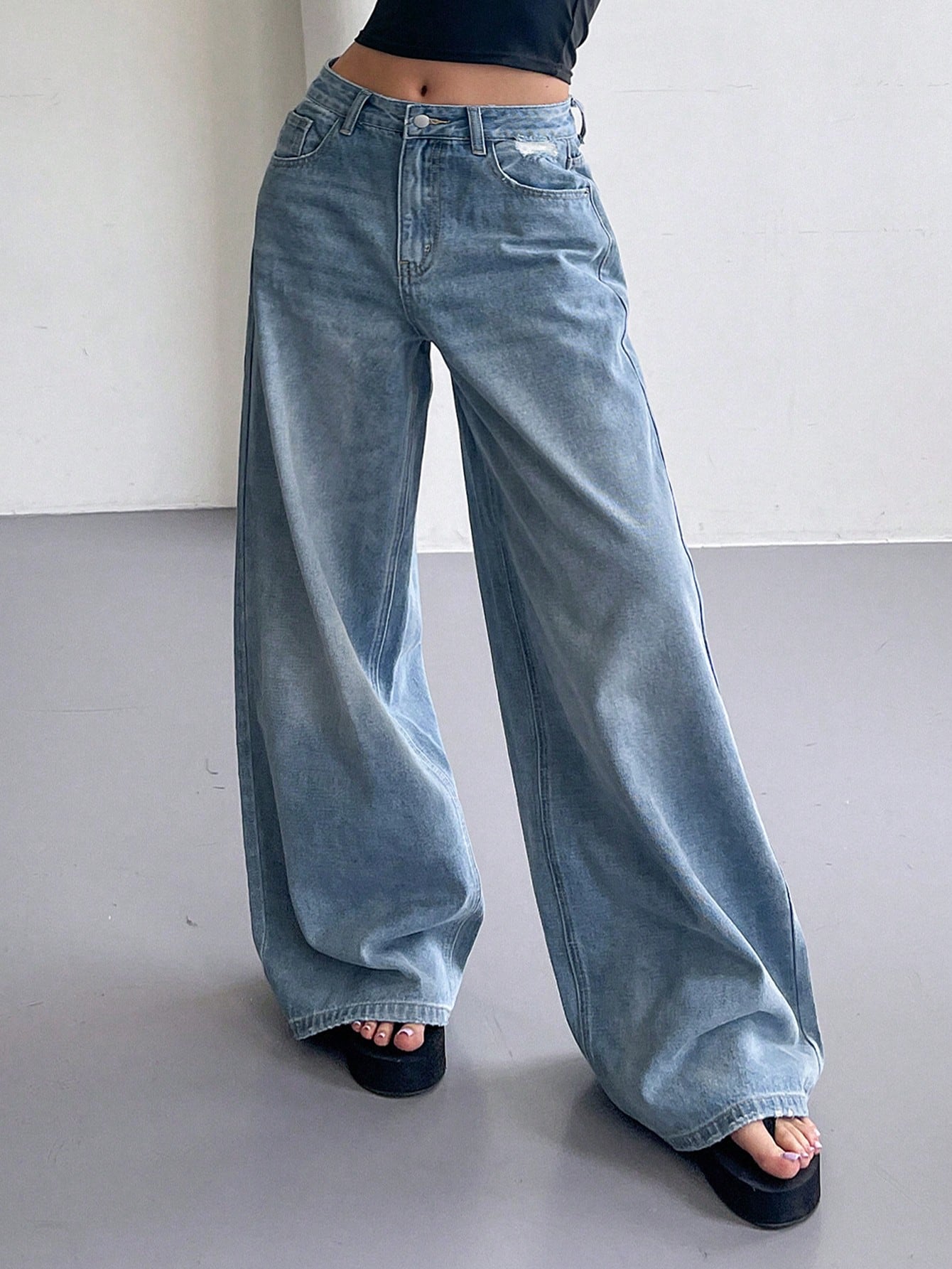 Women's Wide Leg Jeans With Pockets