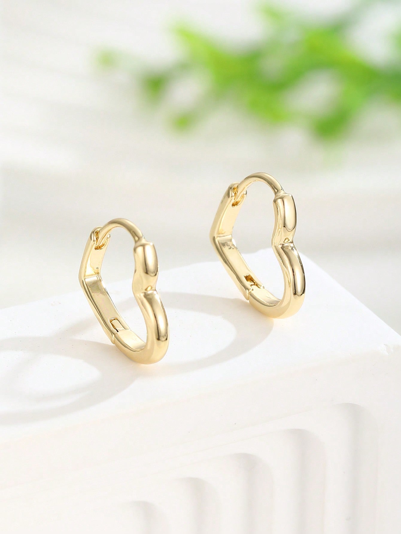 1pair Girls Minimalist Heart Shaped Hoop Earrings Suitable For Kids Girls Family Friend Classmates Party Banquet Festival Datings Summer Beach Vacation Jewelry For Children Birthday Gift