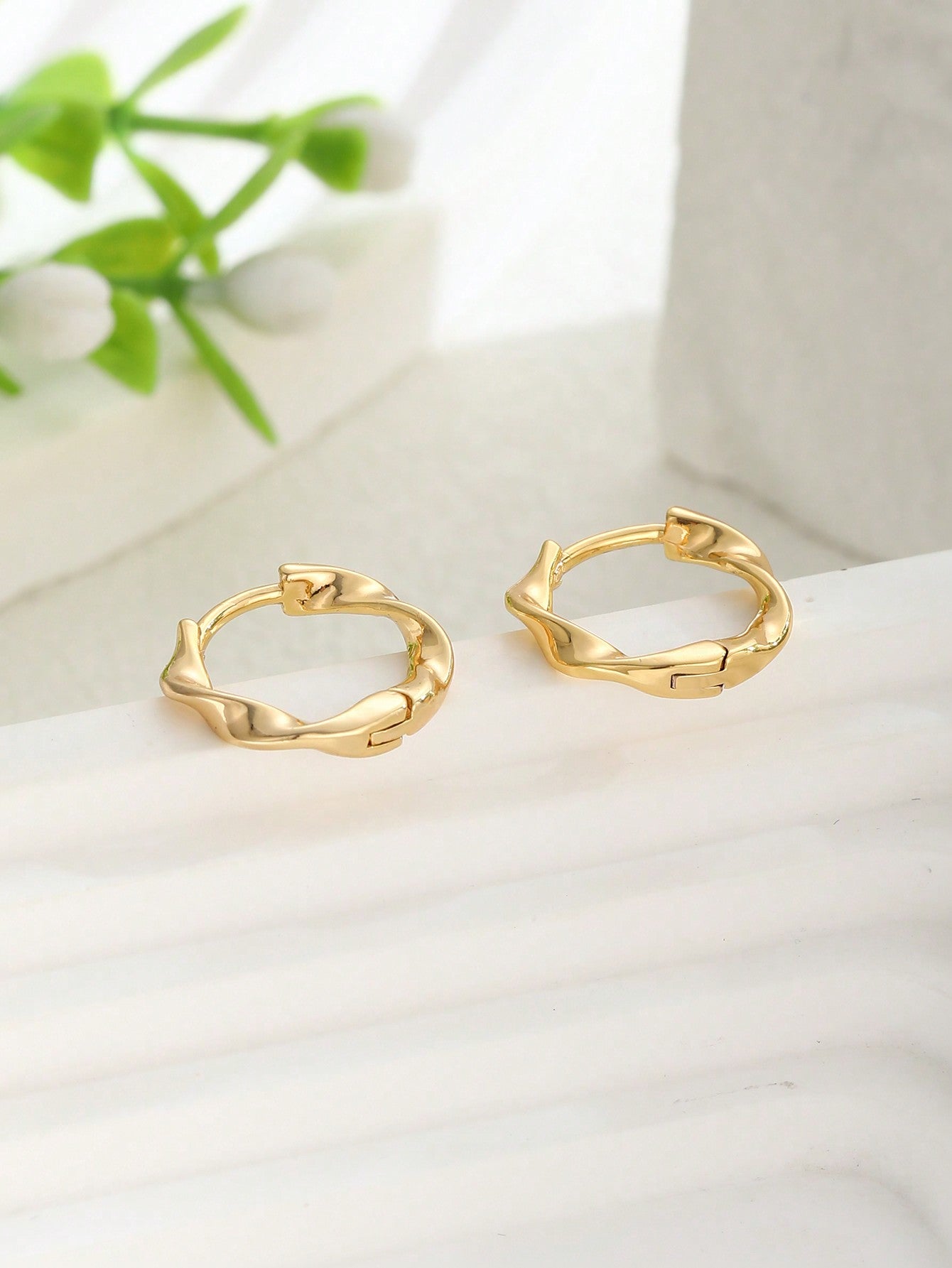 1pair Simple Stylish Twisted Design Hoop Earrings Suitable For Kids Girls Family Friend Classmates Party Banquet Festival Datings Summer Beach Vacation Jewelry For Children Birthday Gift