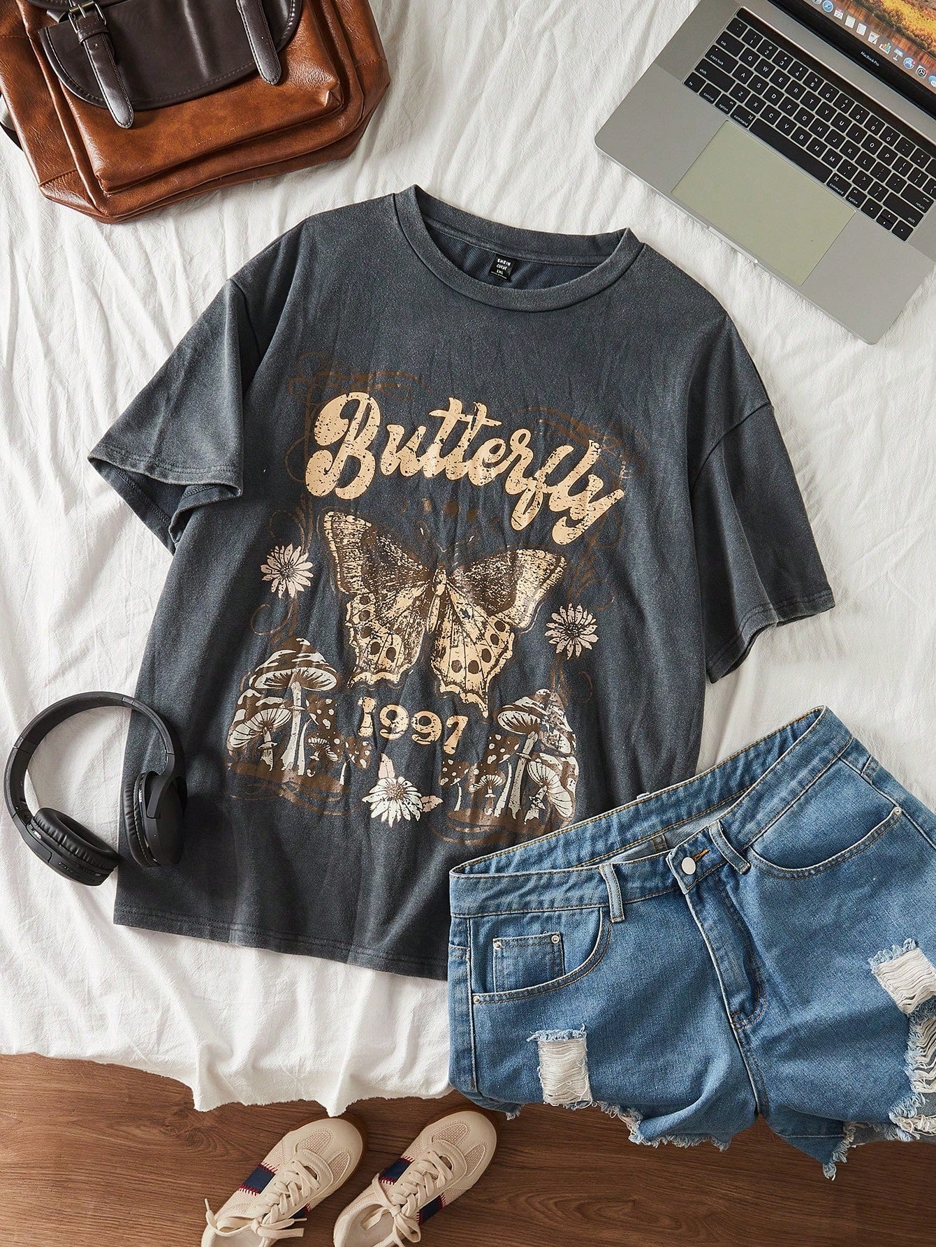 Plus Size Acid Washed Look Vintage Knitted Distressed Loose Fit Knit Butterfly Cartoon Pattern Short Sleeve T-Shirt