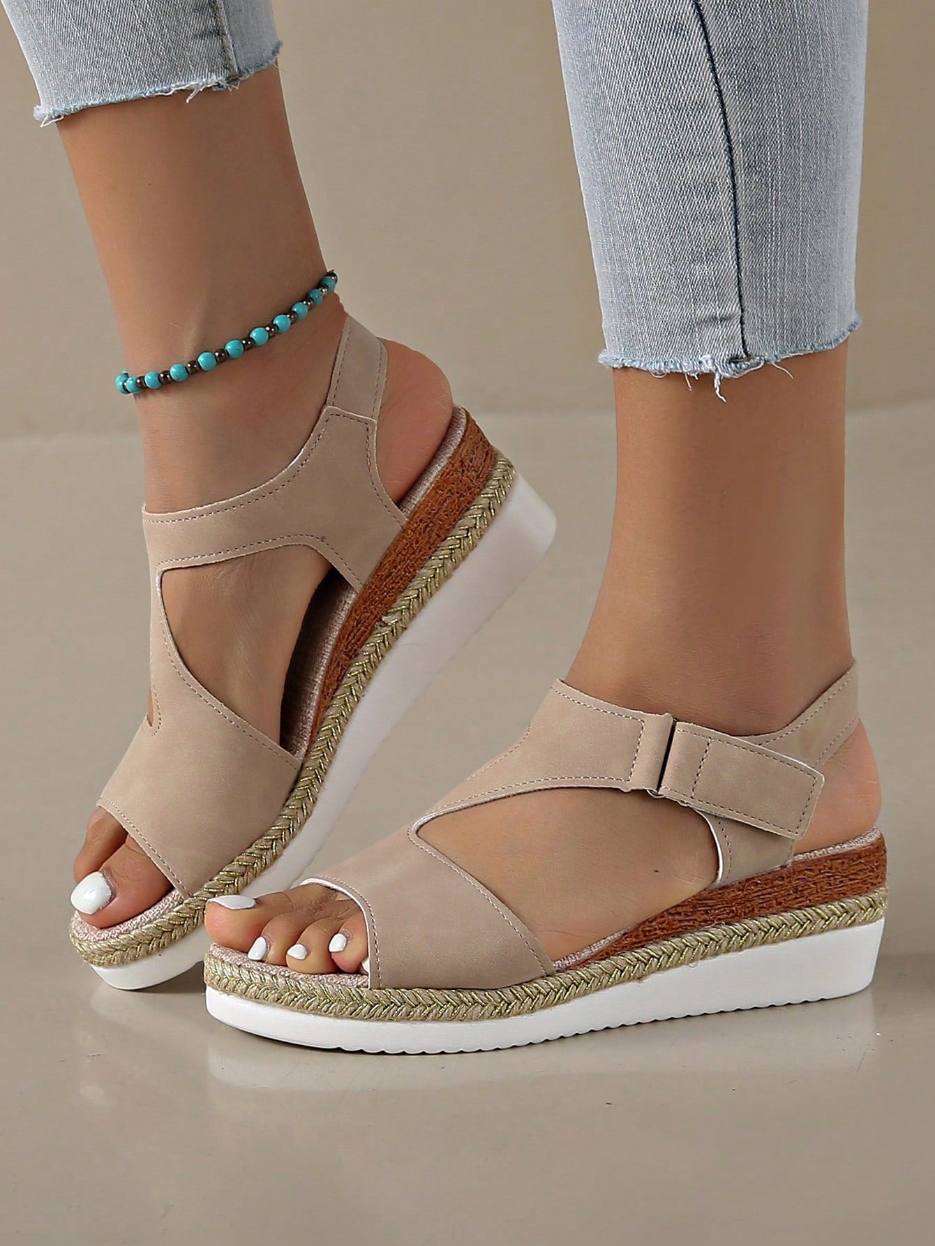 Women's Summer New Style Wedge Heel Thick Sole Woven Pu Sandals, Casual Open Toe Brown Shoes With Folded Sole And Five Metal Details For Girls