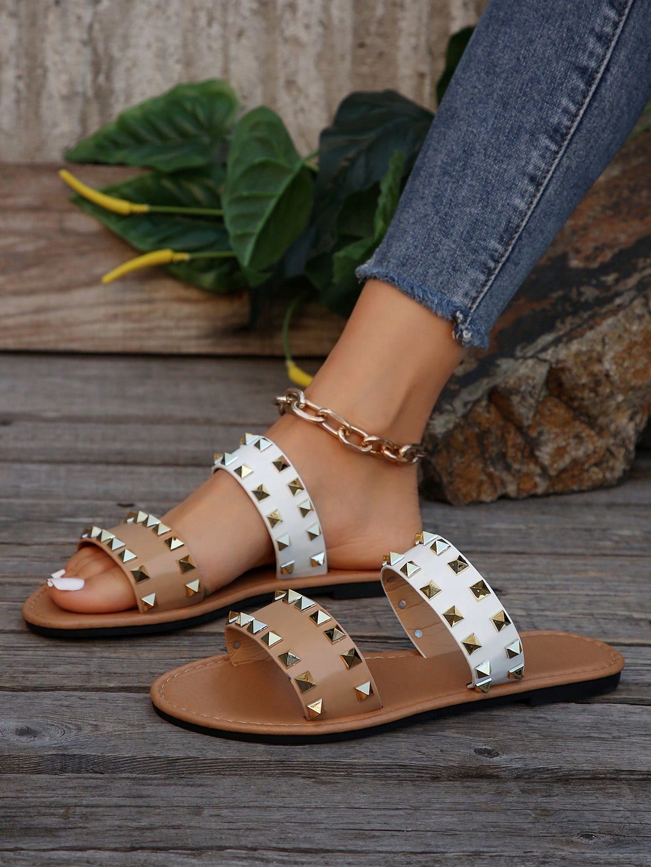 Women's Brown Metal Rivet & Rhinestone Decor Flat Sandals, Elastic Ankle Strap T-Strap Thong Flat Sandals, Summer Fashion Comfortable Beach Flip Flops