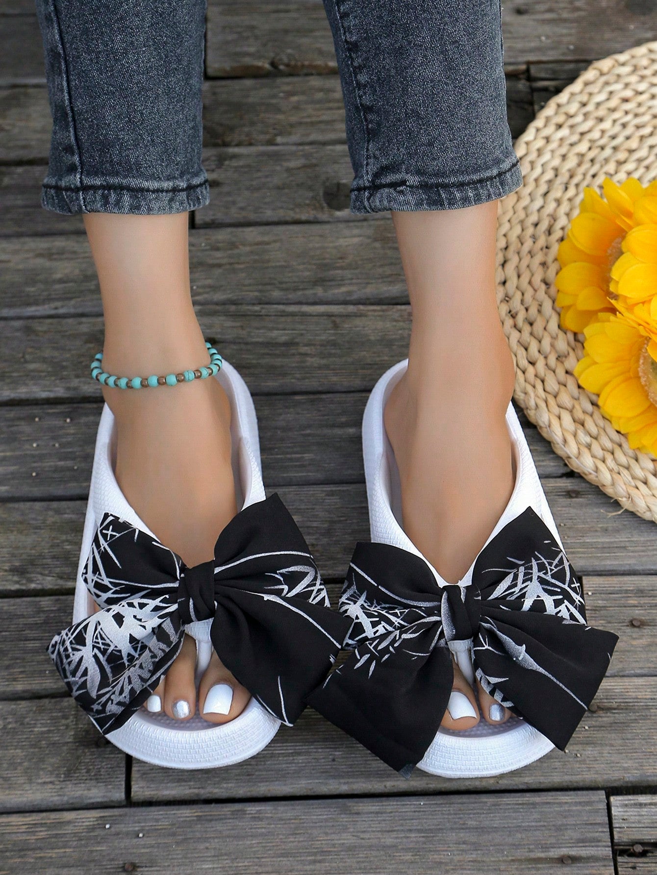 2024 Summer New Women's Thick-Soled Slipper, Casual Resort-Style Handmade Bowknot Beach Sandals, Large Size And Random Print