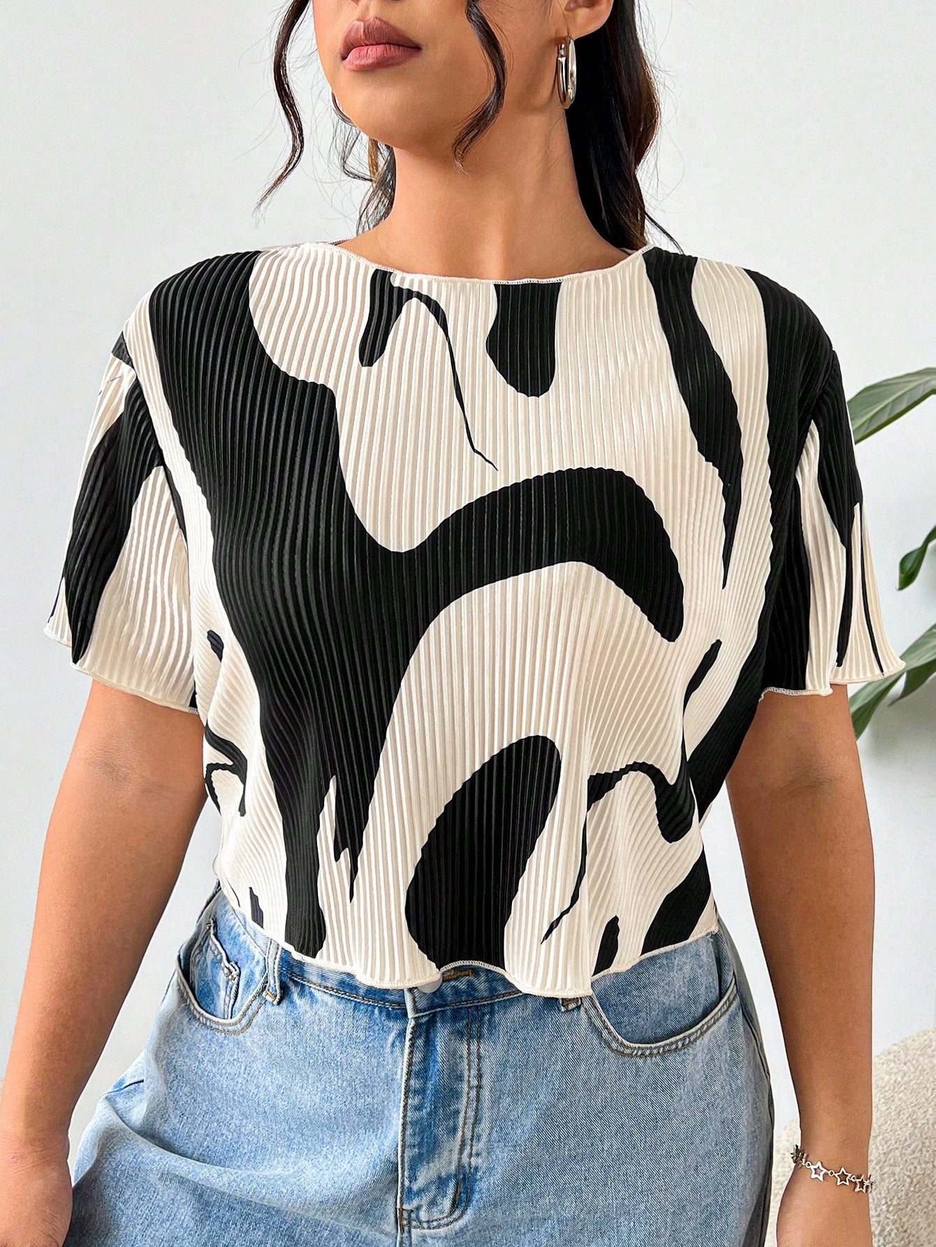 Plus Size Women's Geometric Printed Round Neck Short Sleeve Pleated T-Shirt, Summer