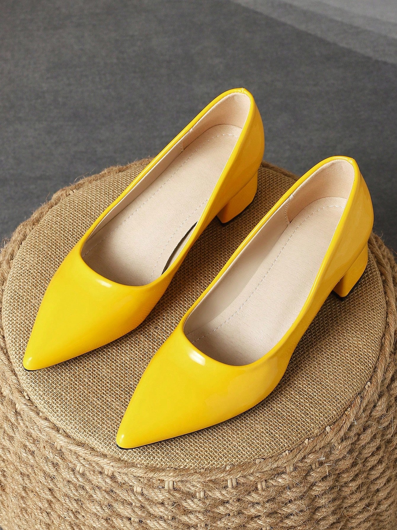 Women's Fashionable Green Pointed Low-Cut Light Blue Stone Pattern Apricot Covered Heels Pumps, Ideal For Holiday, Travel, Outdoor Activities, Red, Yellow, Retro And Casual All-Match, Black Shoes With A Sense Of High Quality