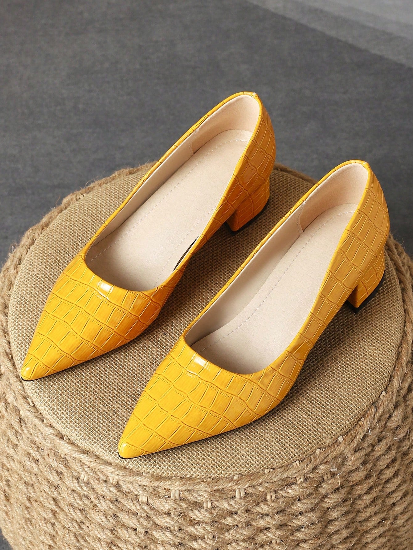 Women's Fashion Green Pointed Toe, Navy Stone Pattern, Apricot Block Heel Pumps, Suitable For Vacation, Travel, Shopping, Outdoor, Red, Yellow Retro Casual, Elegant Black Flats