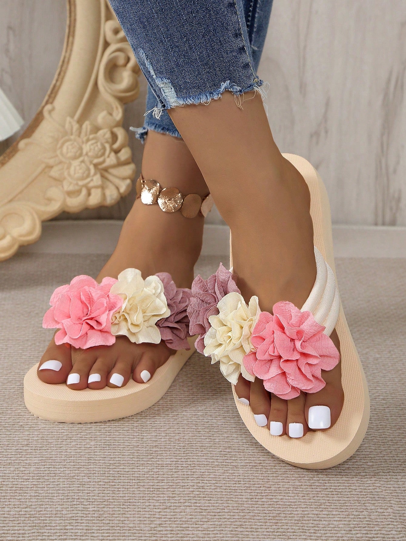 Ladies' Round Toe Open Toe Slippers With Floral Decor For Summer Vacation Beachwear