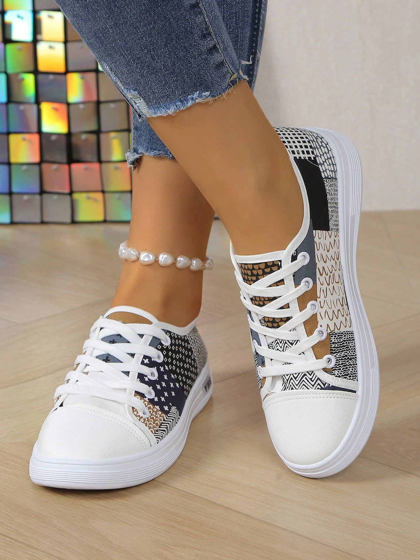 Bohemian Style Canvas Athletic Shoes With Random Patterned Shoelaces, Unisex