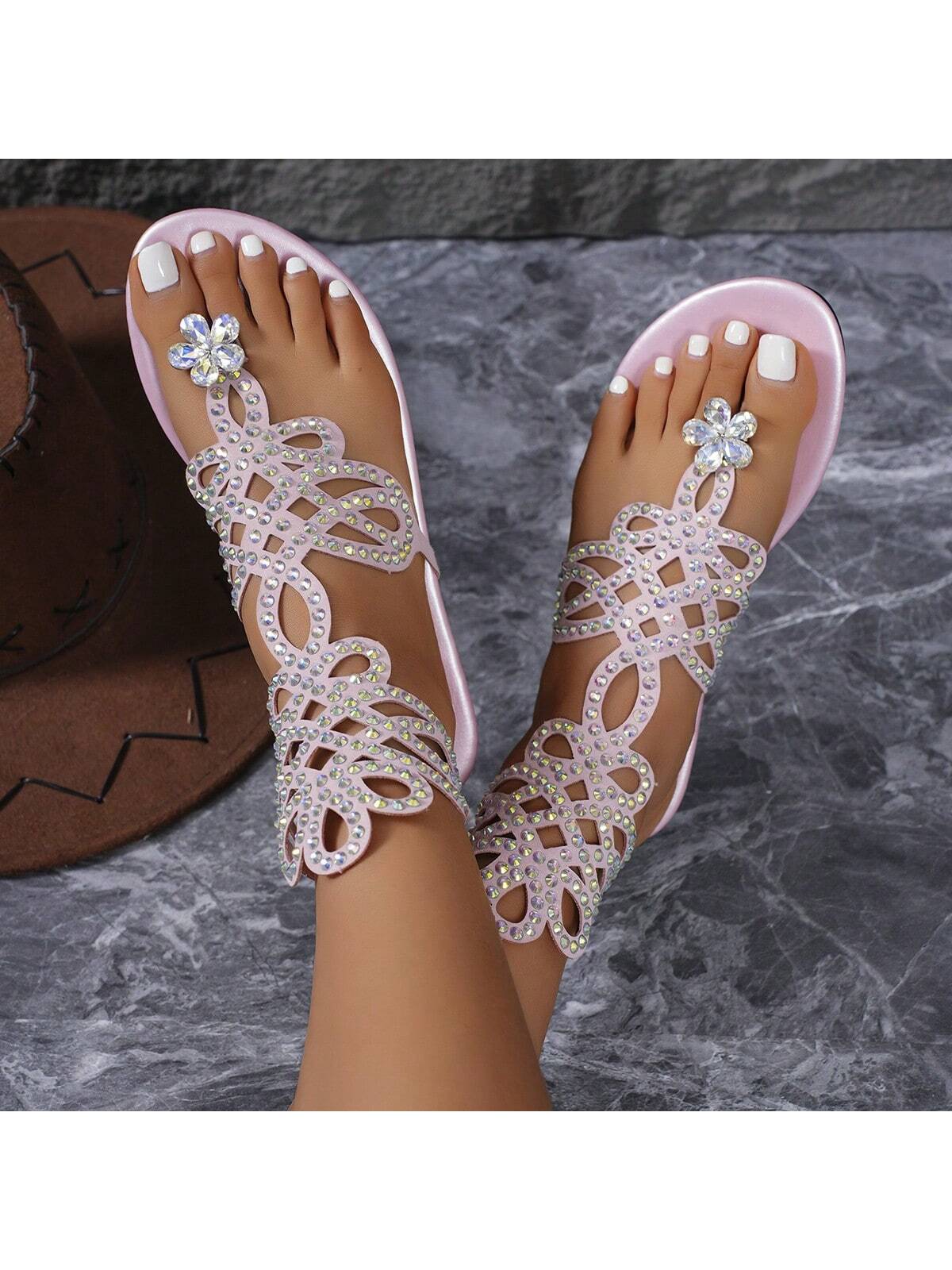 Women's Fashionable Clip Toe Flat Sandals With Rhinestone Embellishment, Hollow Out Design, Comfortable Slip-On Slippers, Can Be Worn As Beach Shoes