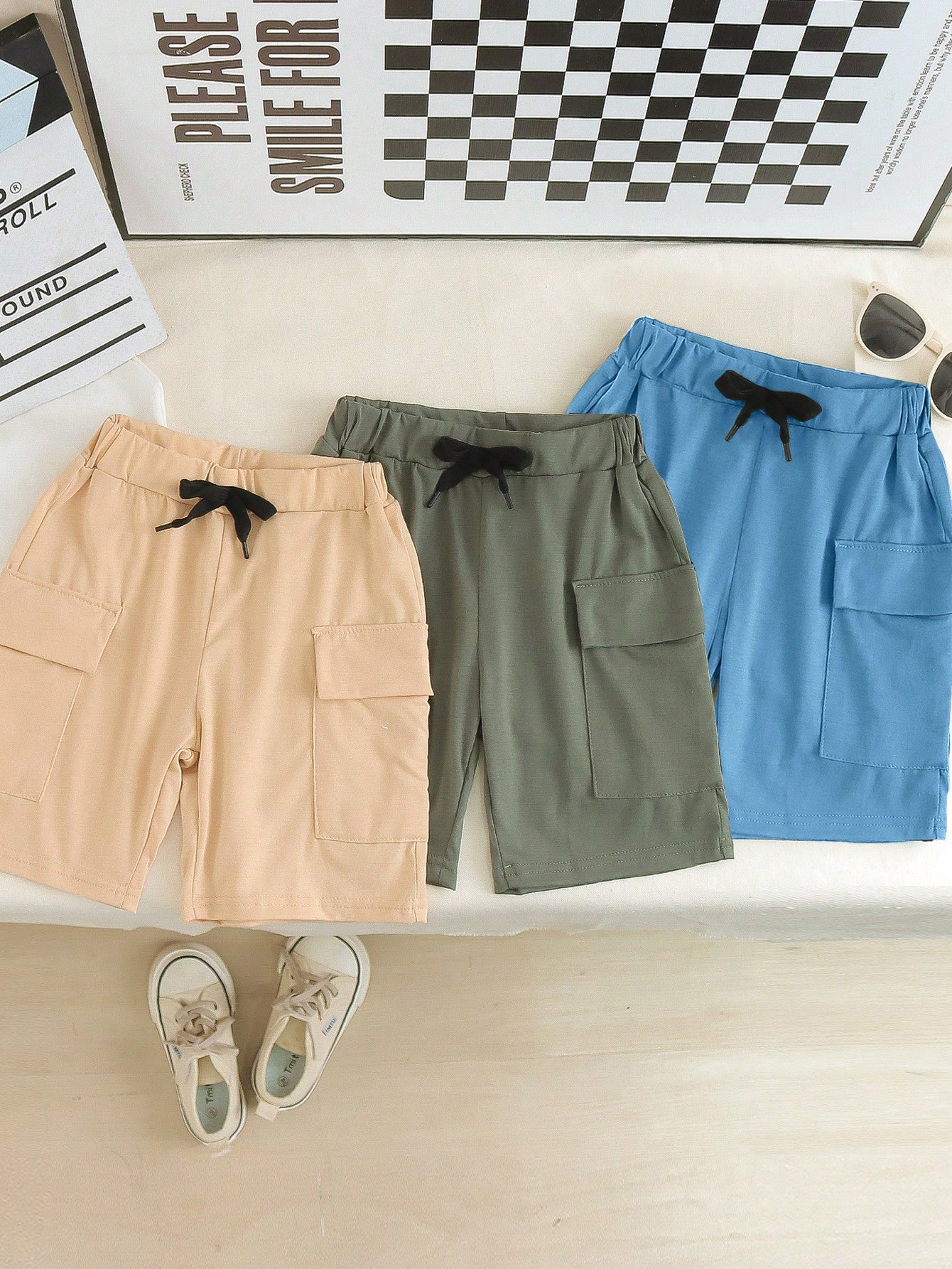 Young Boy Leisure Sports College Street Fashionable Cute Holiday 3-Pieces Set With Large Pockets, Drawstring, Includes Green Shorts, Brown Shorts, And Black Shorts Suitable For Daily Wear, School, Travel, Sports, Spring And Summer Seasons