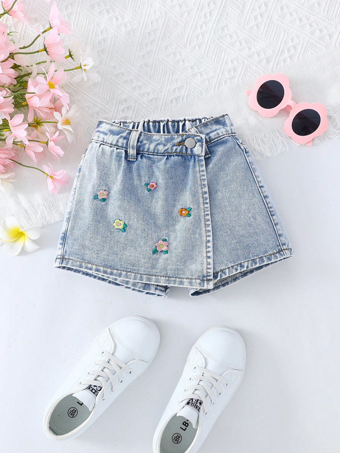 Young Girl Floral Embroidery Casual Summer Denim Shorts