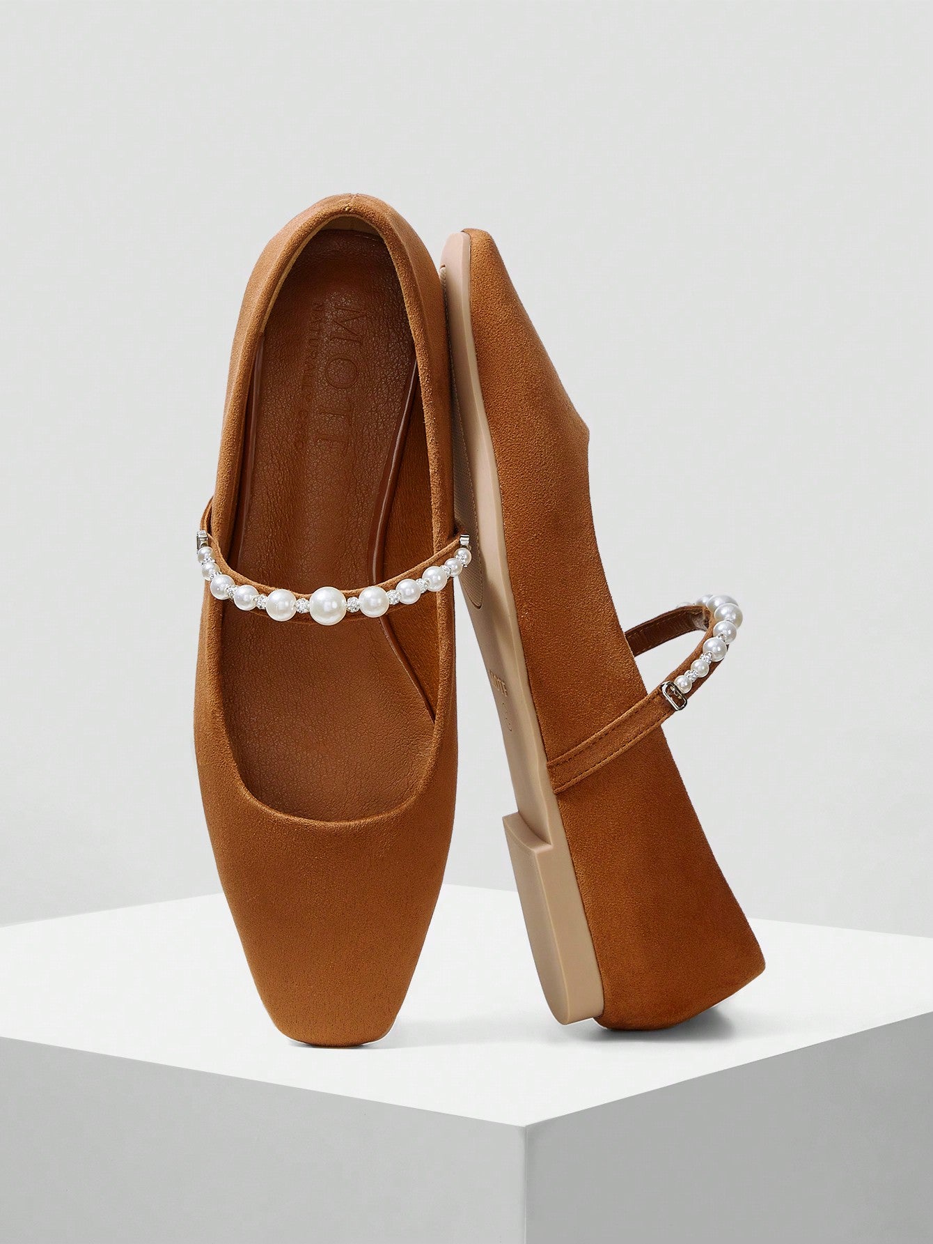 WOMEN'S FLAT SOLE SHOES WITH PEARL DECORATION