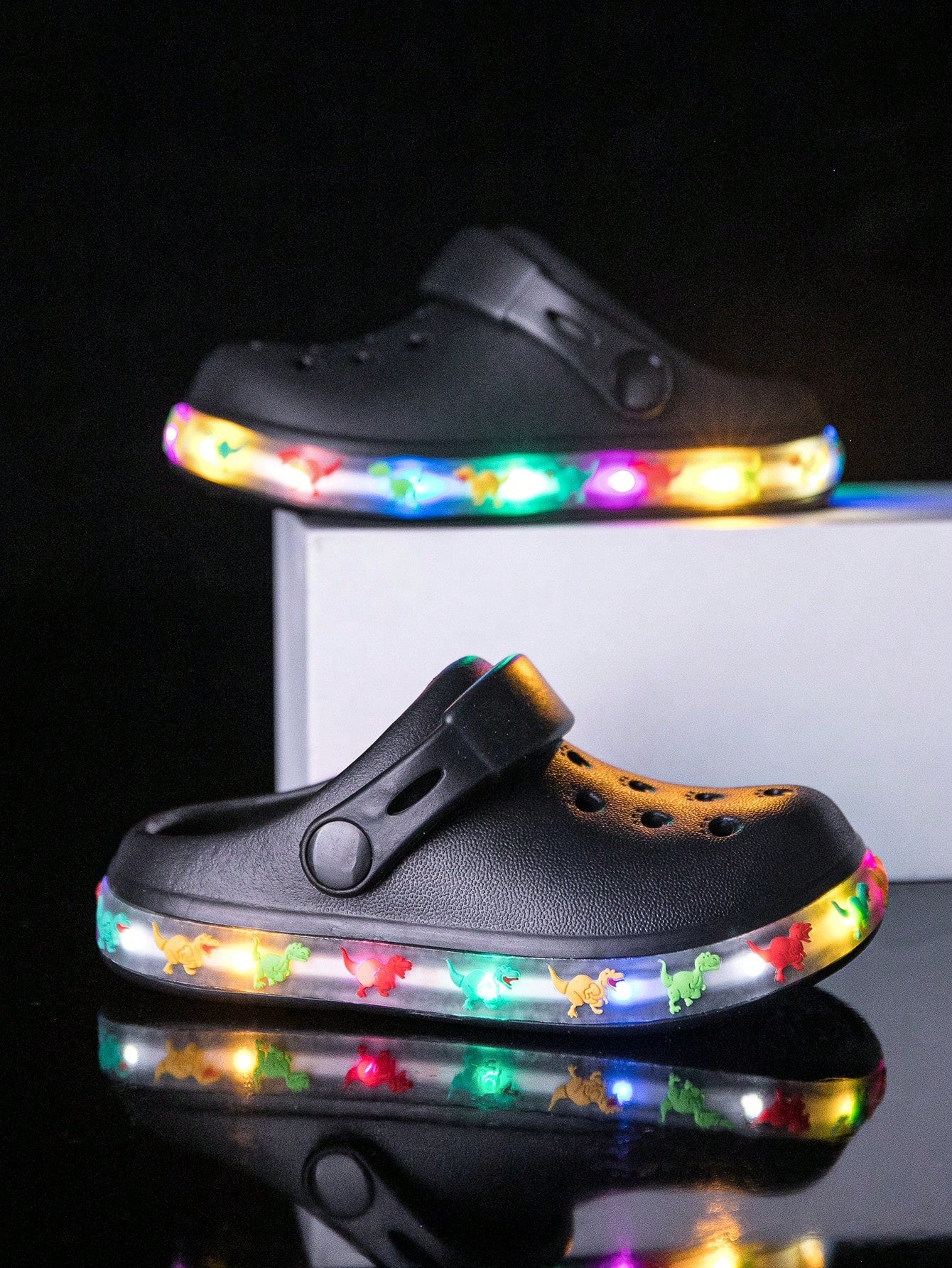 Boys' Summer Comfortable And Fashionable Casual EVA Light-Up Shoes With Hollow Design