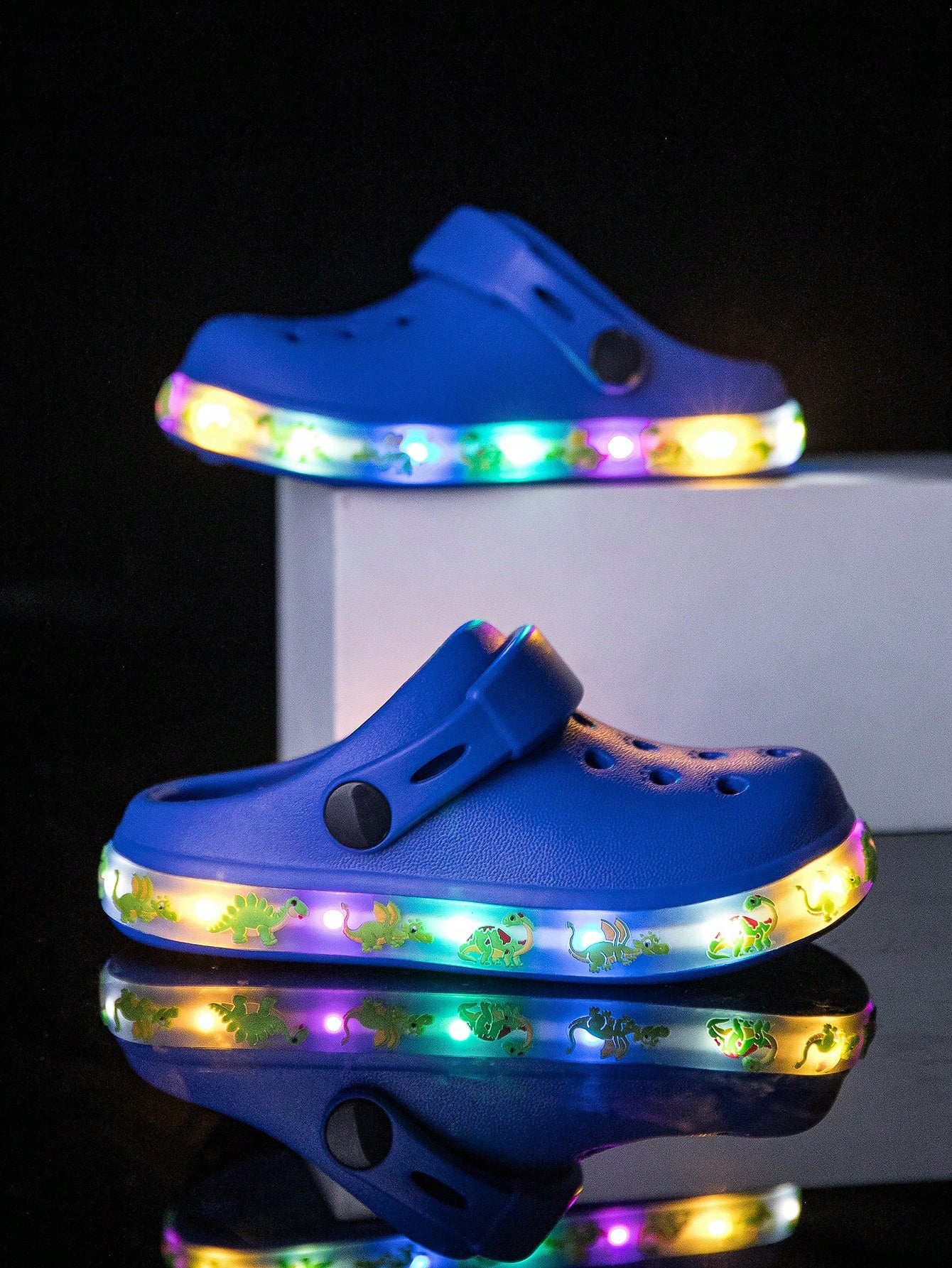 Boys' Summer Comfortable And Fashionable Casual EVA Light-Up Shoes With Hollow Design