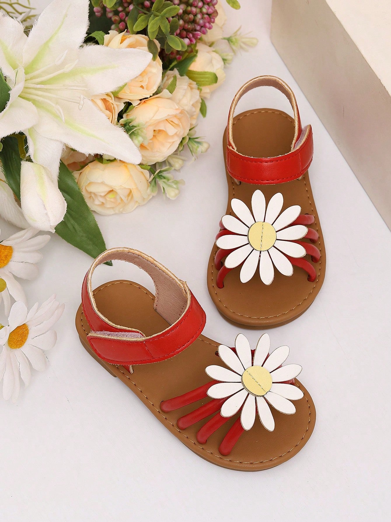 Girls' Sandals, New Summer Soft-Sole Daisy Open-Toe Hook-And-Loop Princess Shoes For Big Kids, 3 Colors