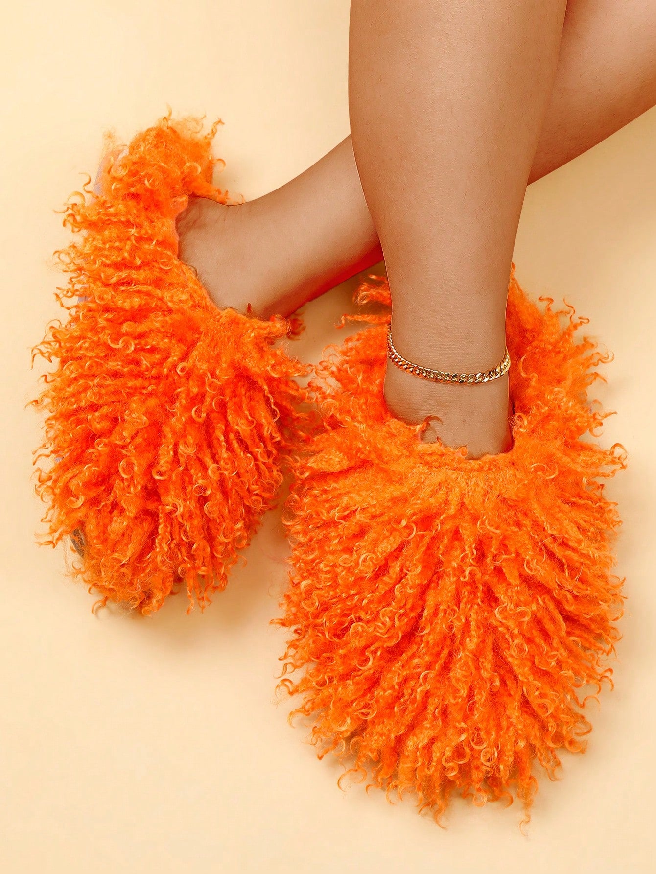 Women's Fluffy Slippers With Warm Fleece For Indoor Silent Anti-Skid Home Shoes. Large Size Slippers, Stylish Half-Pack Slippers For Outside Wear In Spring